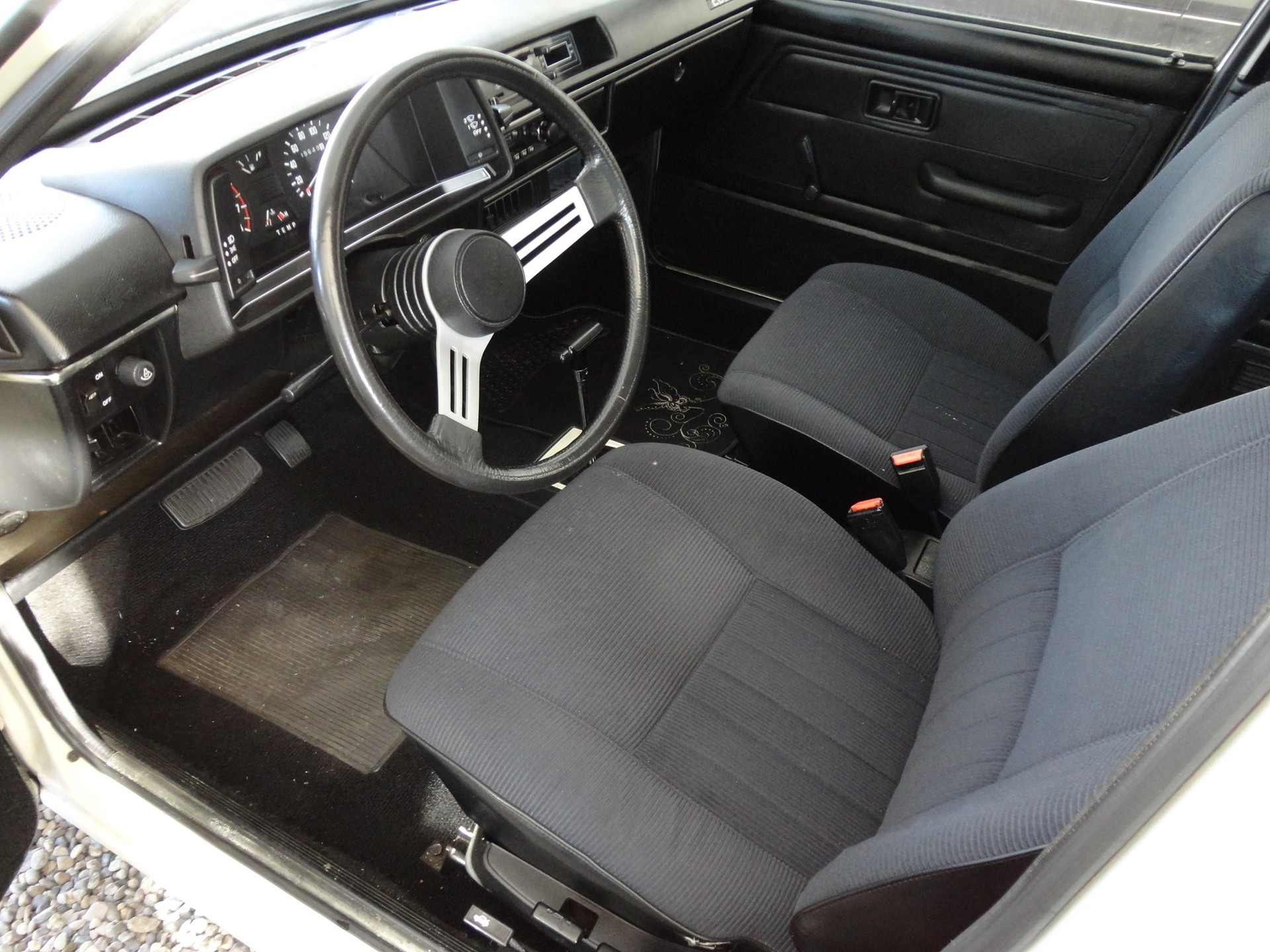 MITSUBISHI Colt 1400 GLX A-image-7