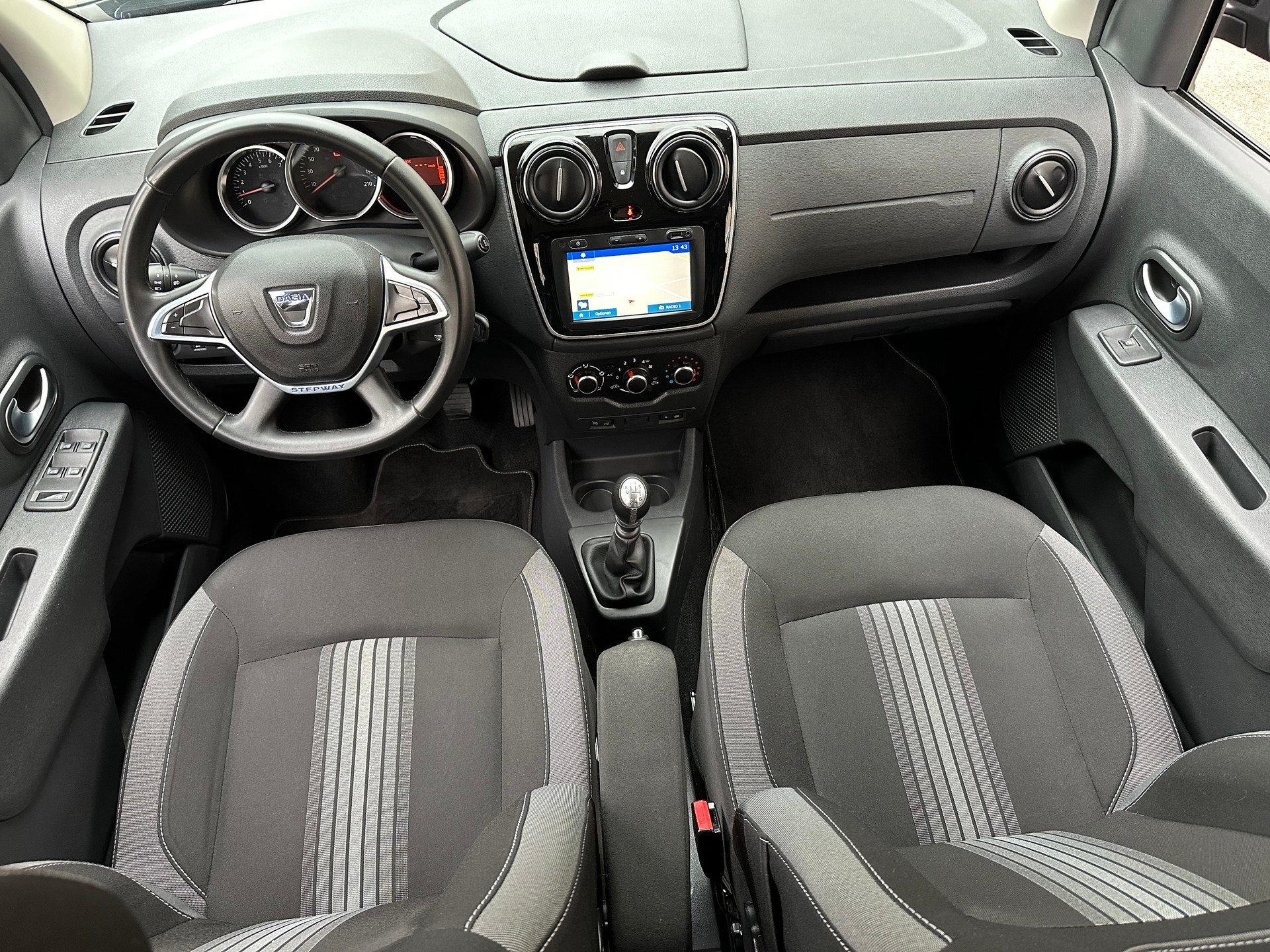 DACIA Lodgy 1.5 dCi Stepway Unlimited 5PL-image-7