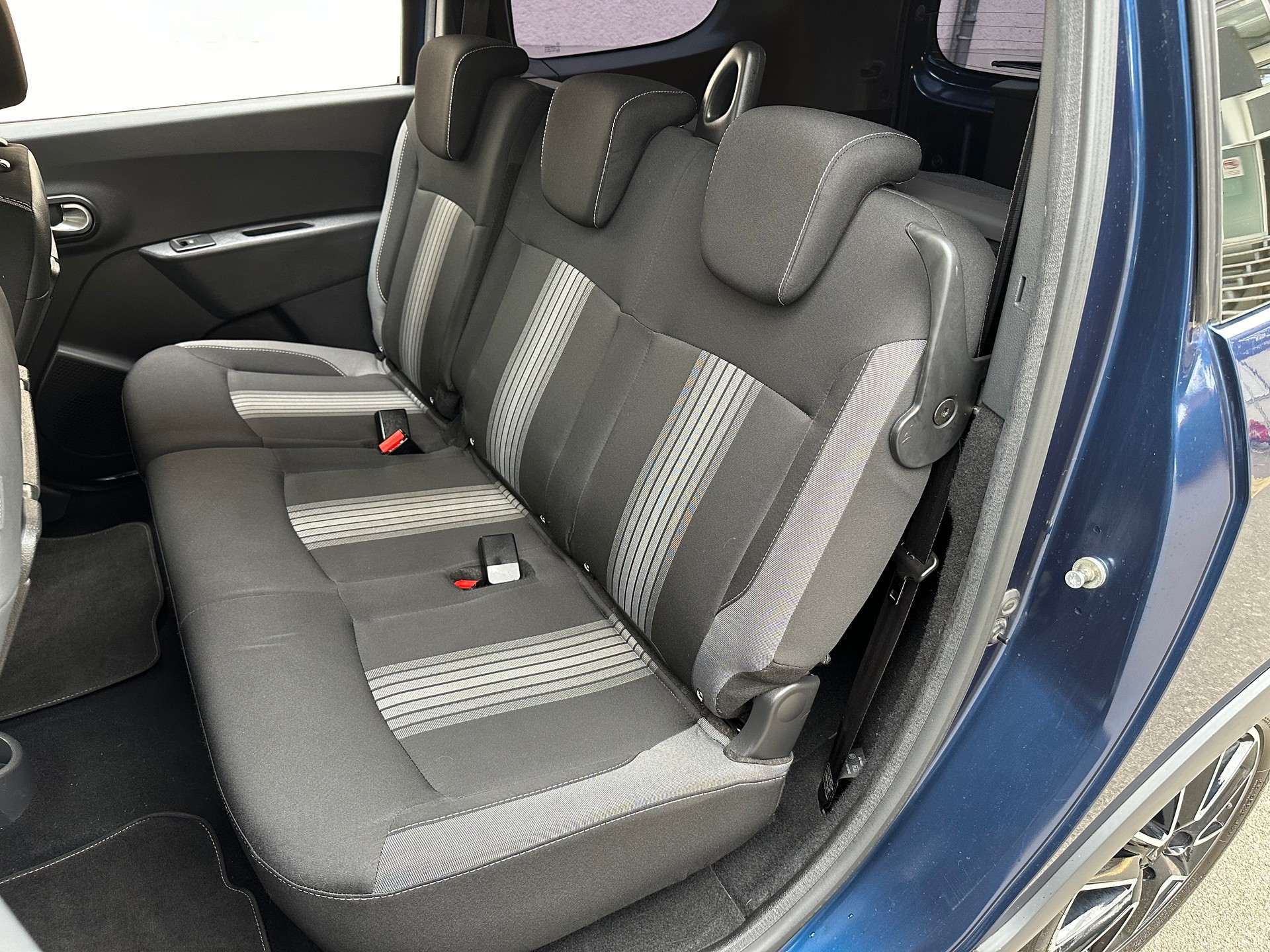 DACIA Lodgy 1.5 dCi Stepway Unlimited 5PL-image-14
