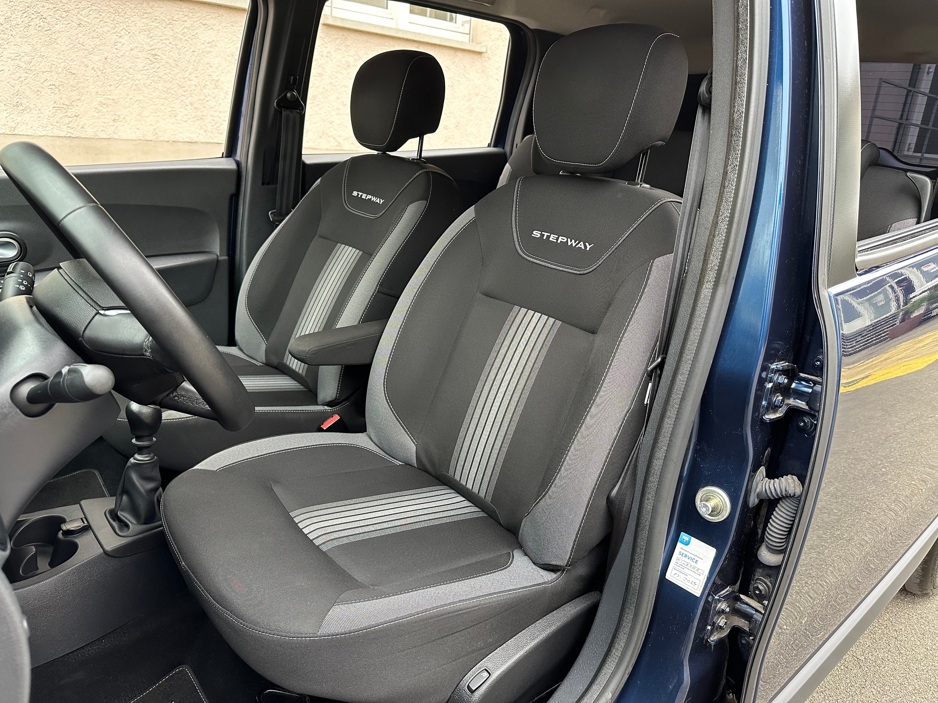 DACIA Lodgy 1.5 dCi Stepway Unlimited 5PL-image-12