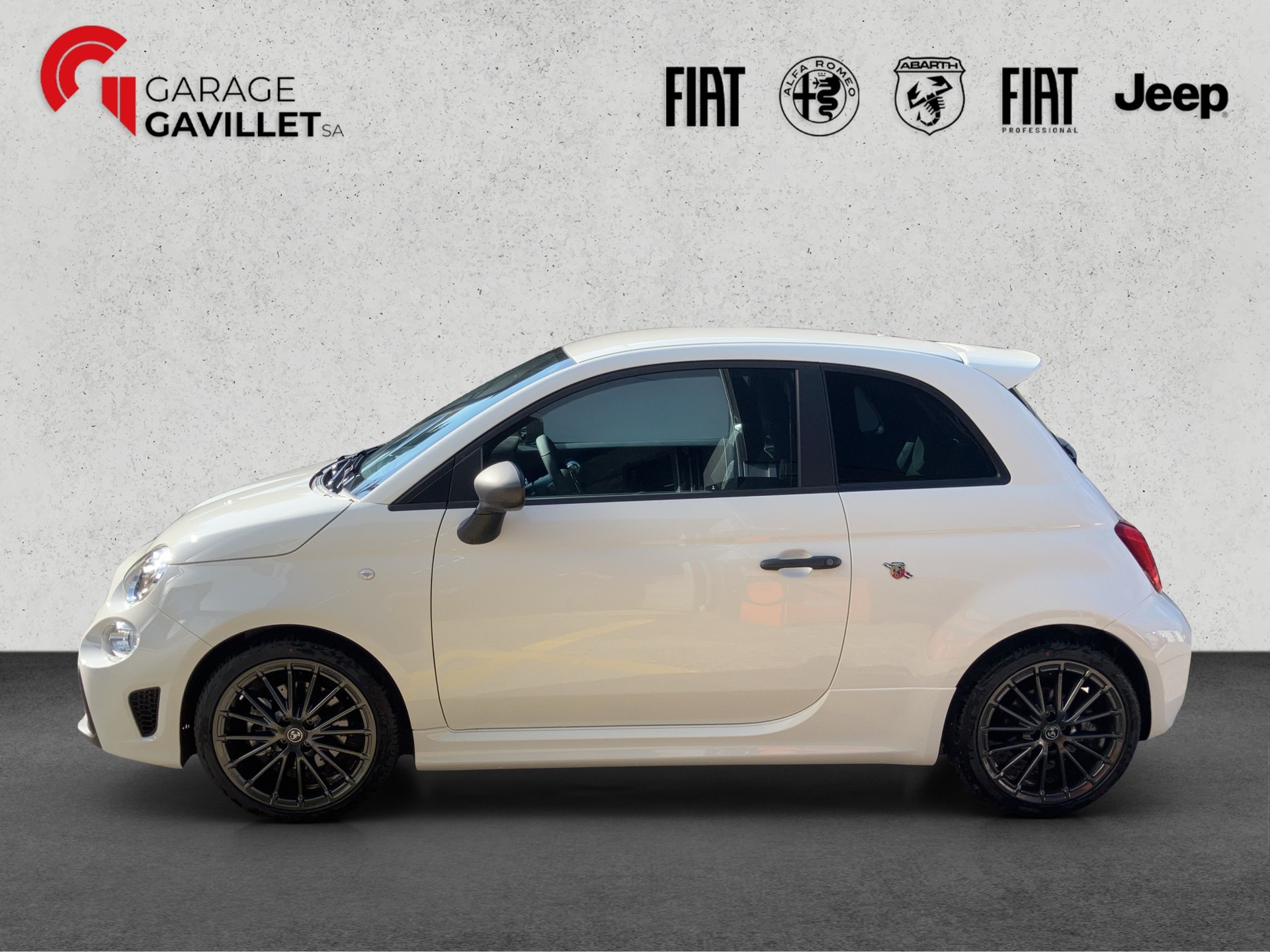 FIAT 595 Abarth 1.4 T-Jet 165 Premium Grand Prix Edition-image-2