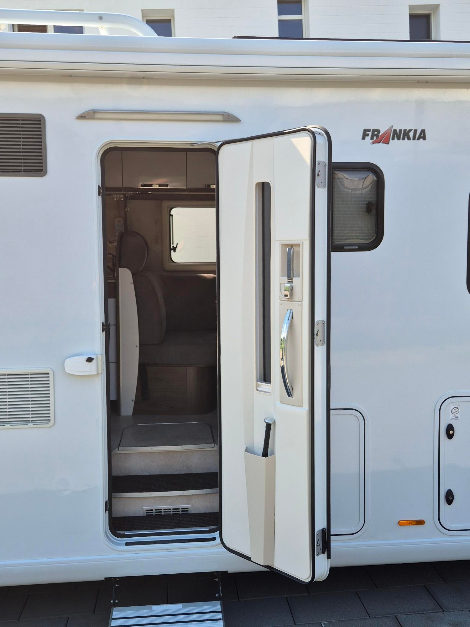 FRANKIA F-Line I 740 BD EA-image-3