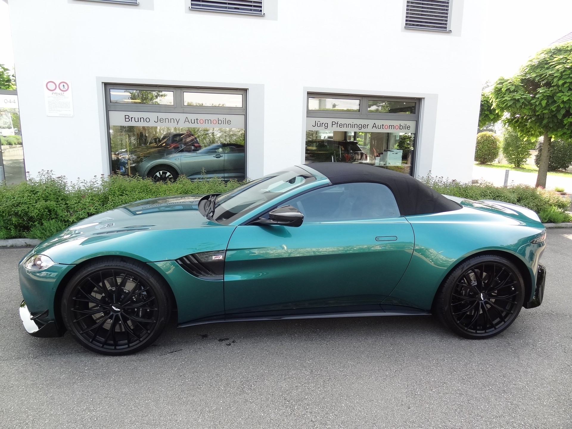 ASTON MARTIN Roadster F1-image-4