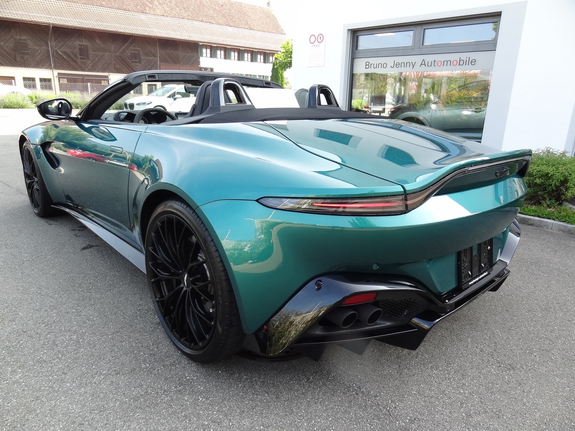 ASTON MARTIN Roadster F1-showroom-element-2