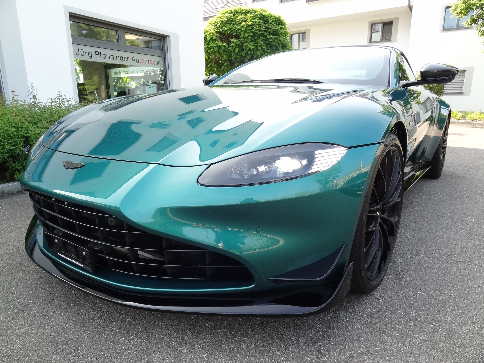 ASTON MARTIN Roadster F1-showroom-element-3