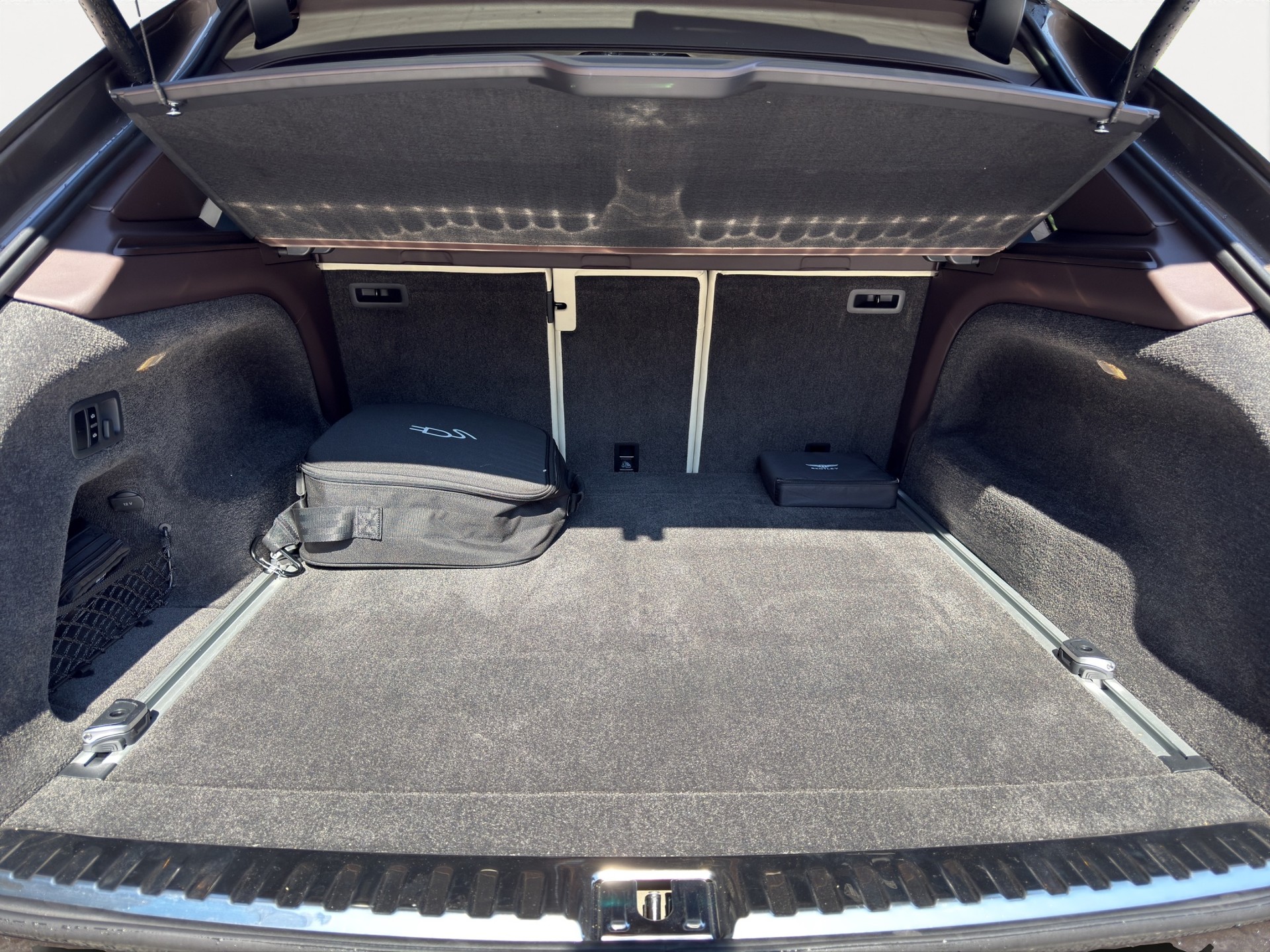 BENTLEY Bentayga V6 Hybrid-image-14