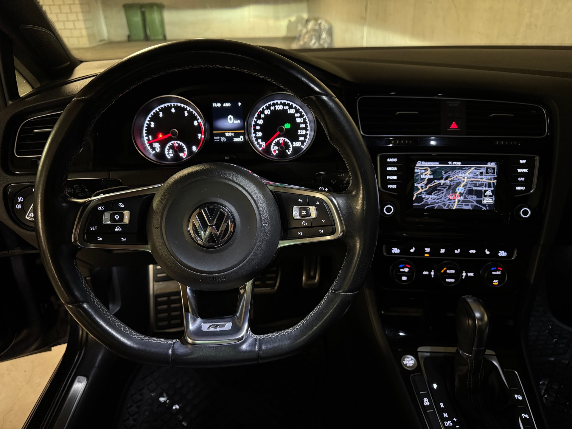 VW Golf 1.4 TSI Cup R-Line DSG-image-24