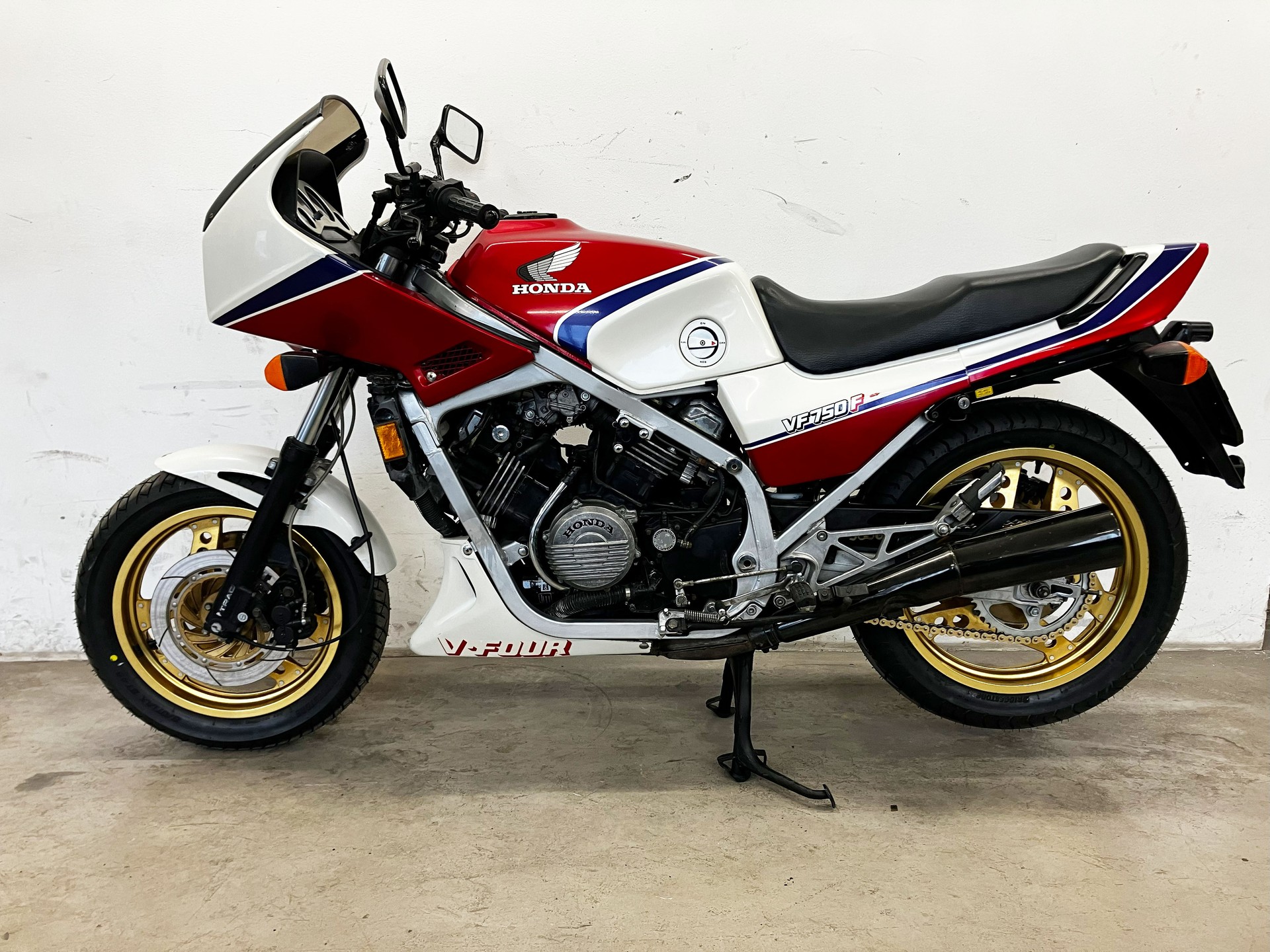 HONDA VF 750 F-image-0