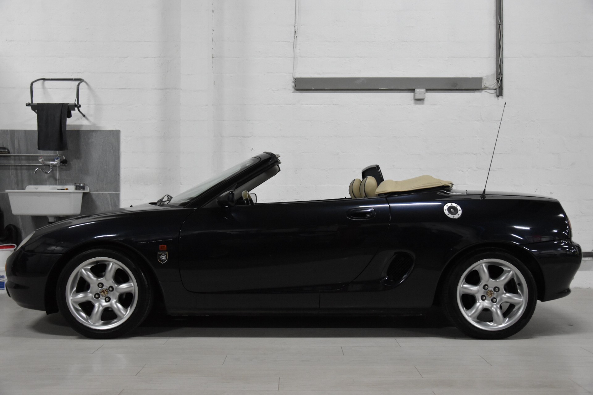 MG MGF 1.8i VVC-showroom-element-3