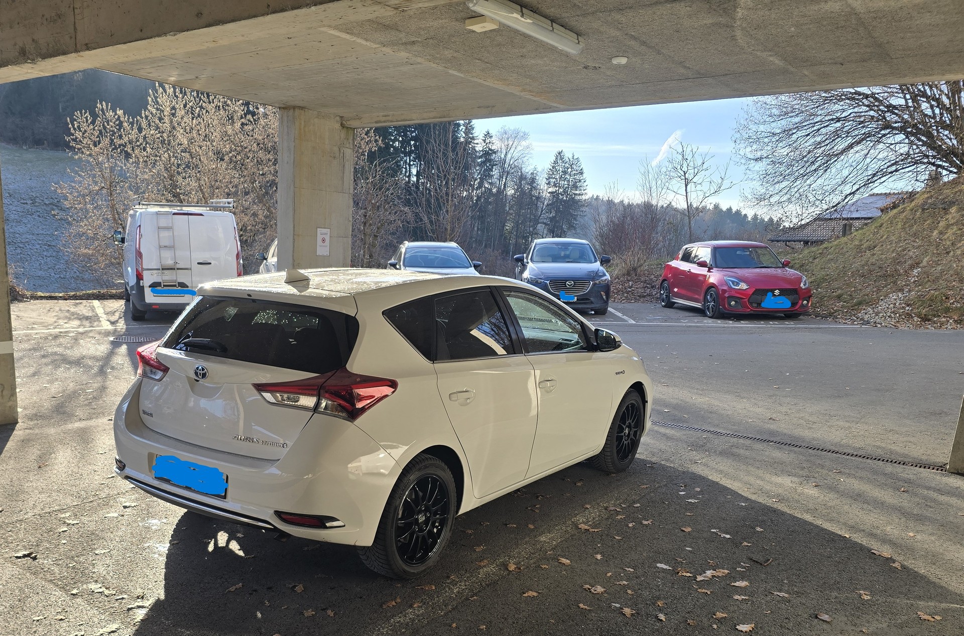 TOYOTA Auris 1.8 HSD Style e-CVT-image-4