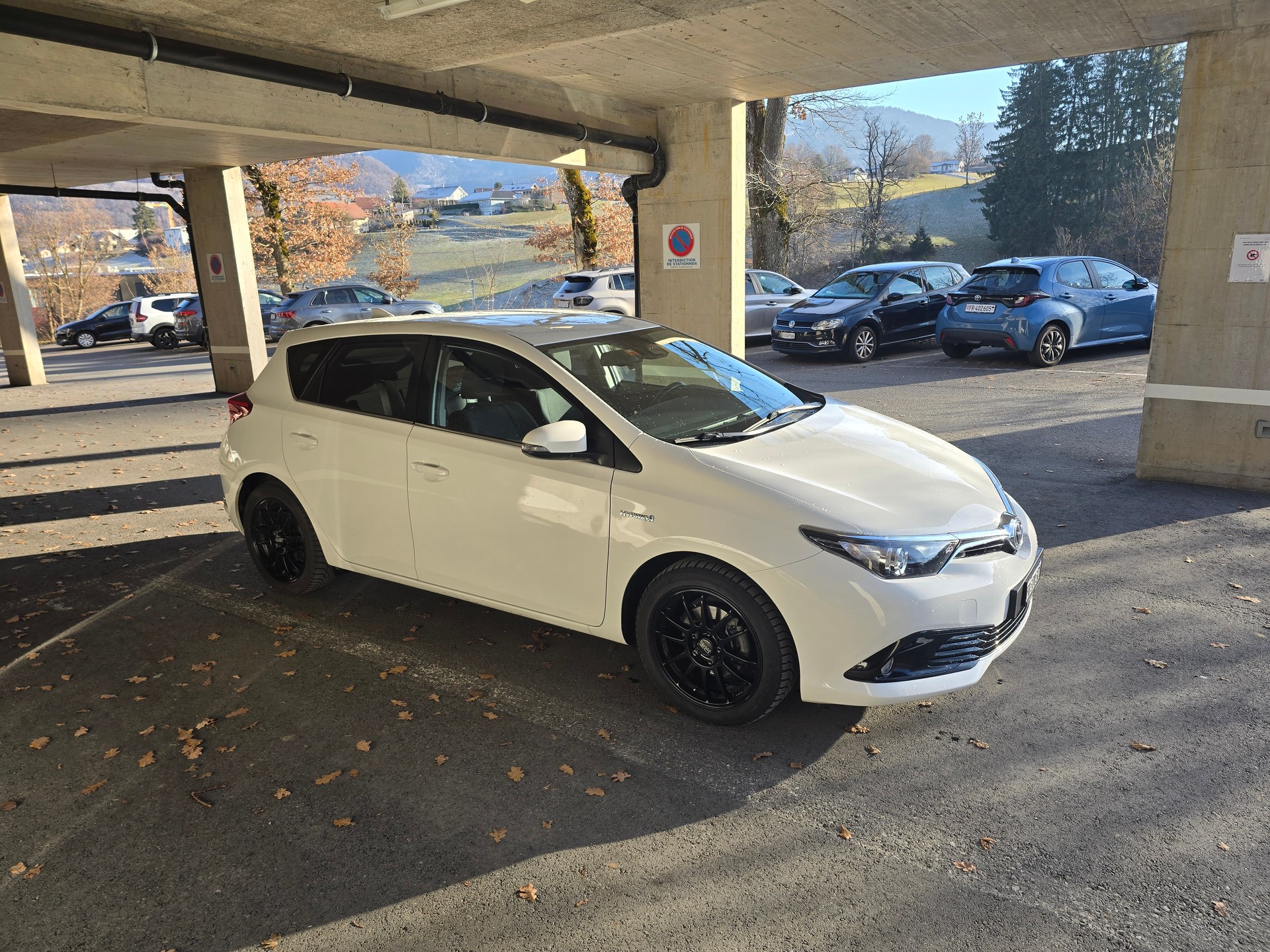 TOYOTA Auris 1.8 HSD Style e-CVT