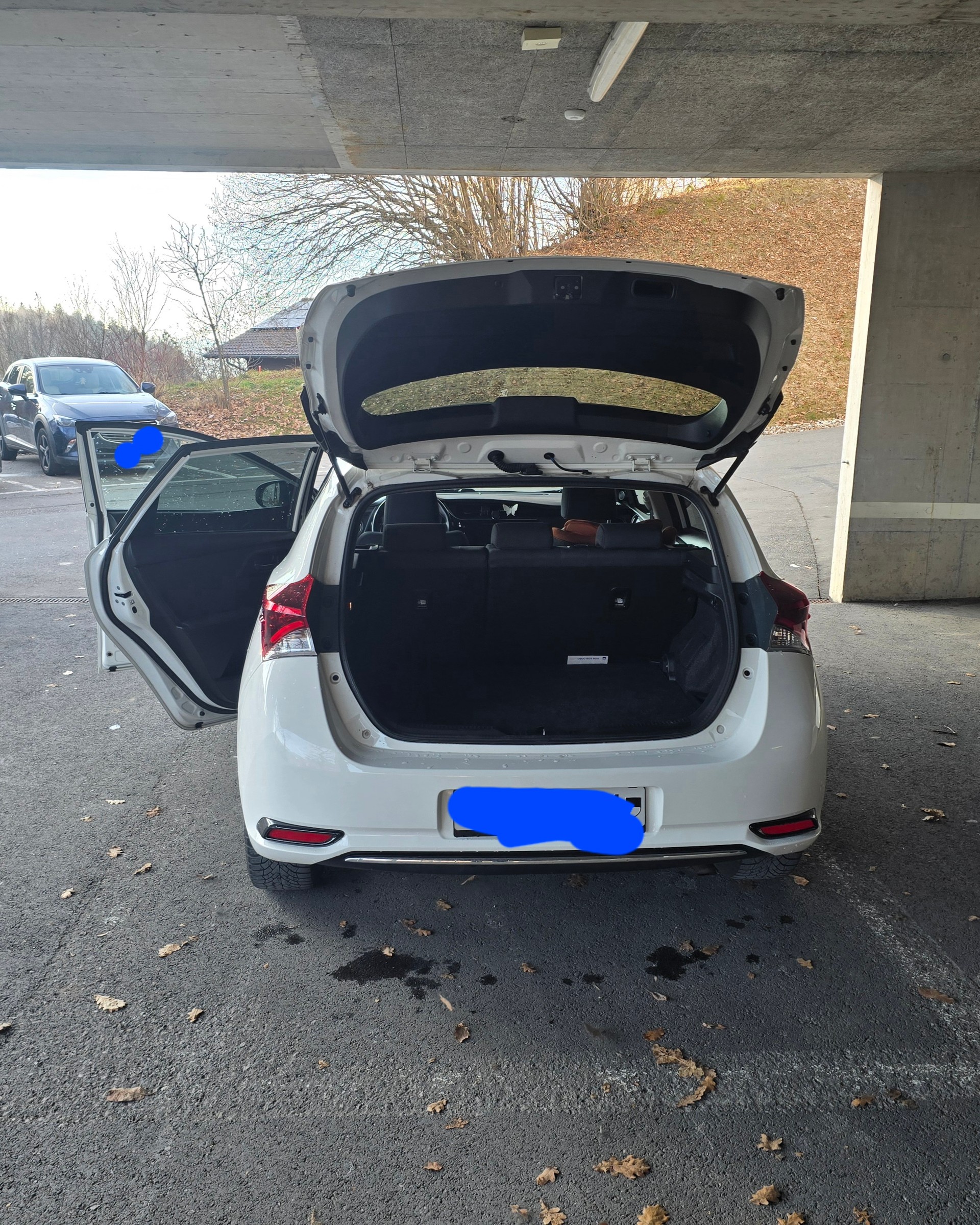 TOYOTA Auris 1.8 HSD Style e-CVT-image-5