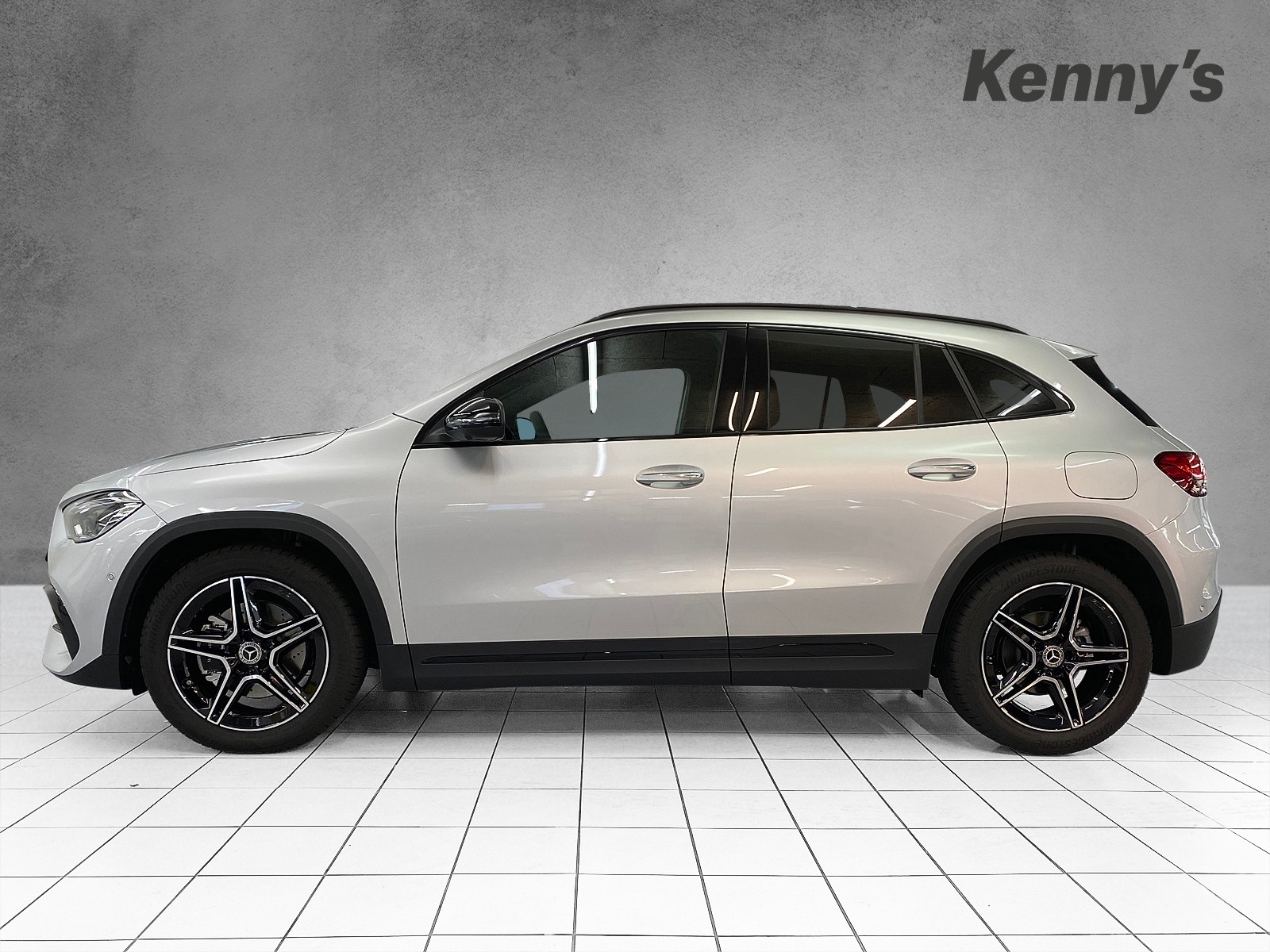 MERCEDES-BENZ GLA 200 AMG Line 4MATIC-image-2