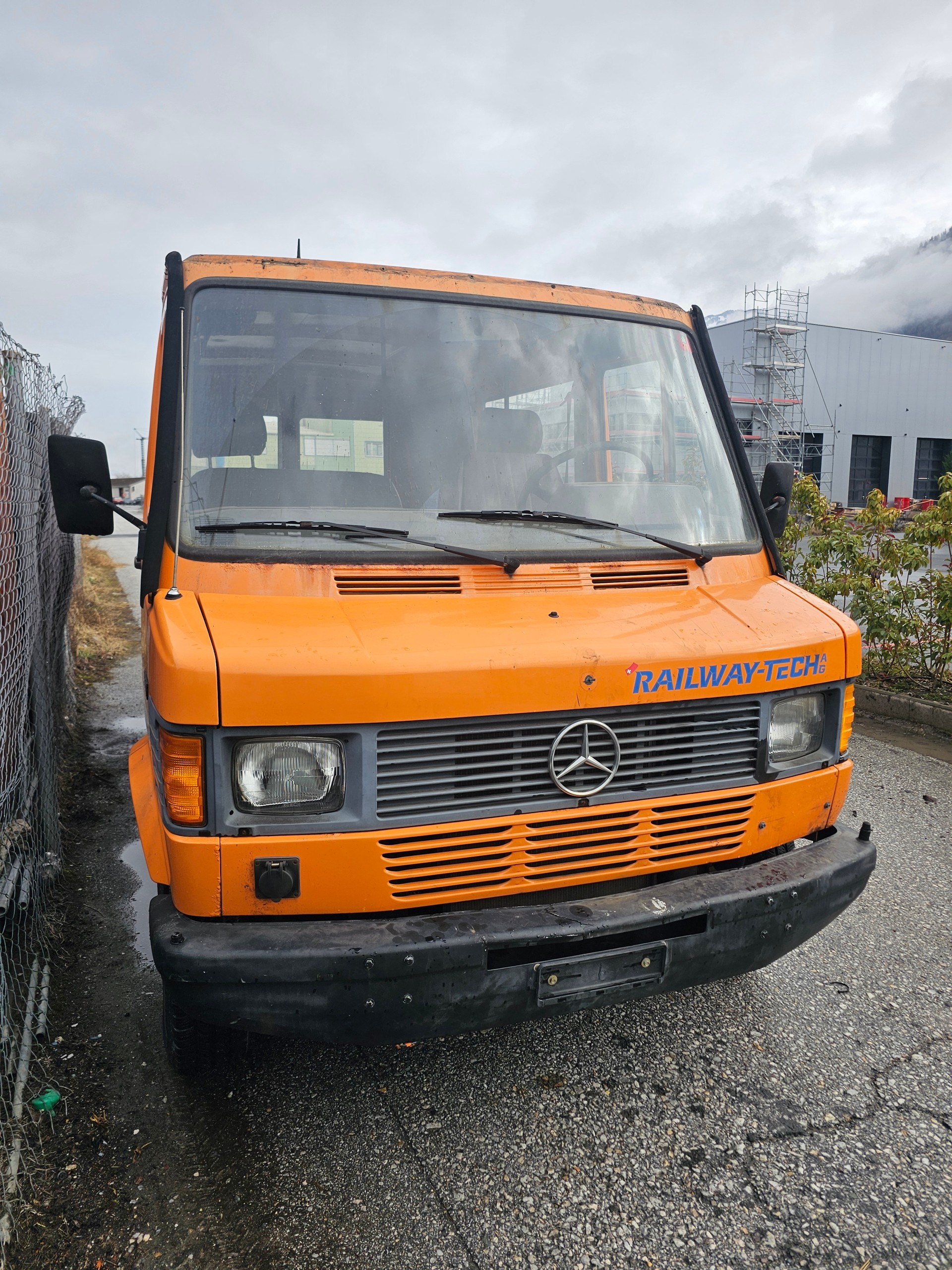 MERCEDES-BENZ 310-image-1