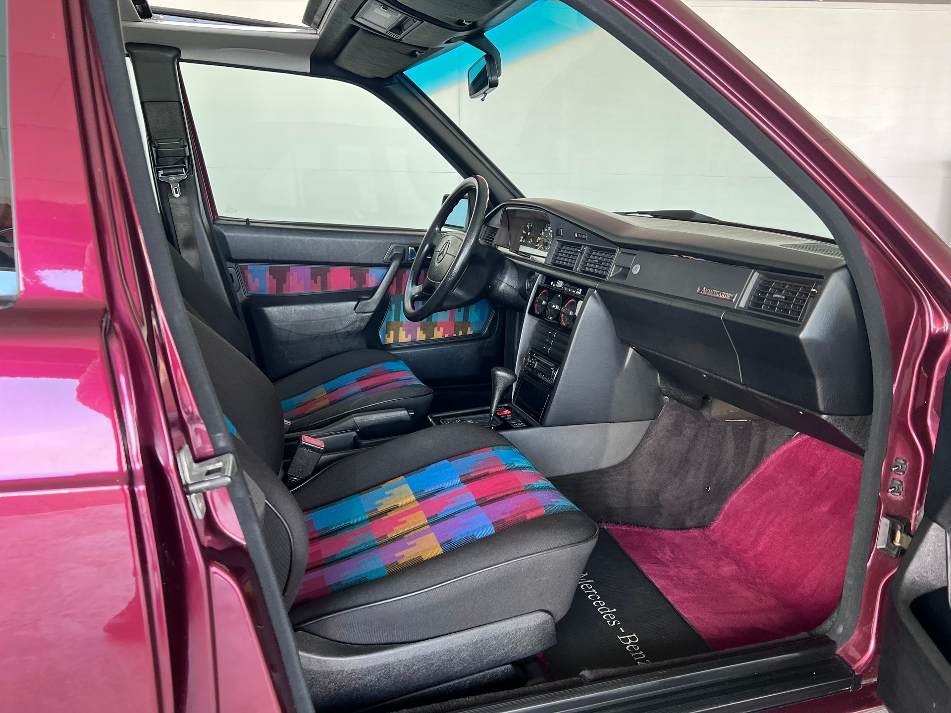 MERCEDES-BENZ 190 E 1.8 Avantgarde Rosso Nr. 45/280-image-17