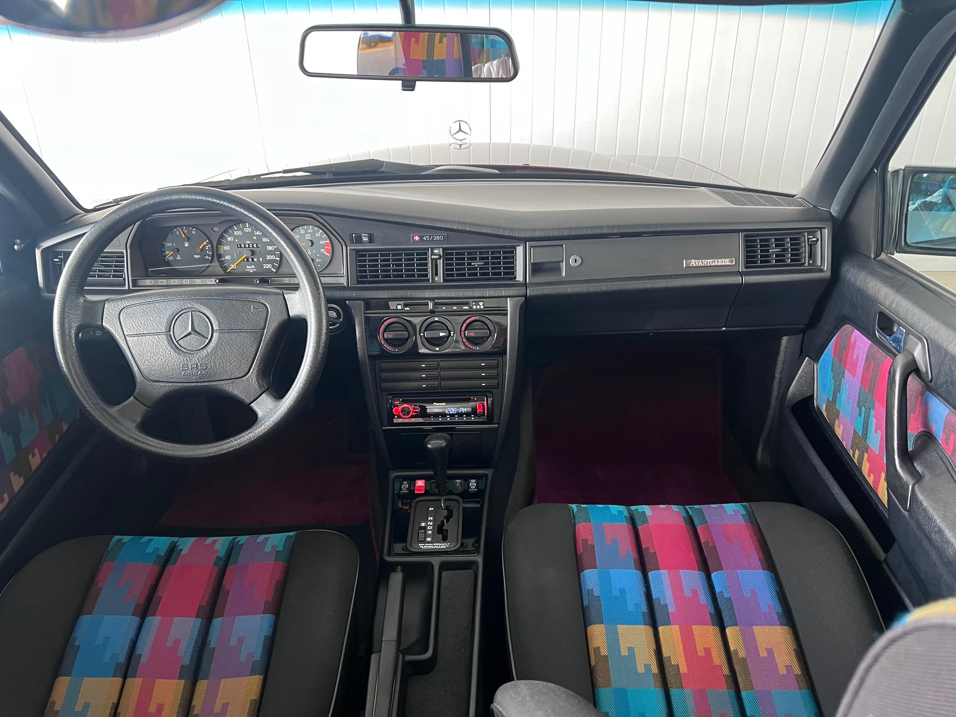 MERCEDES-BENZ 190 E 1.8 Avantgarde Rosso Nr. 45/280-image-22