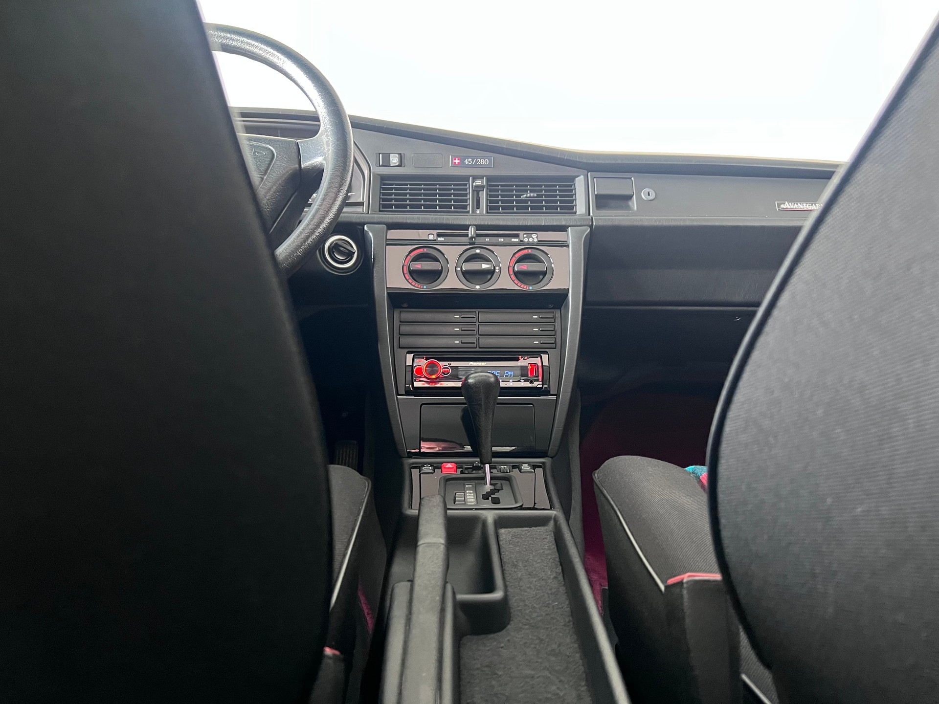MERCEDES-BENZ 190 E 1.8 Avantgarde Rosso Nr. 45/280-image-20