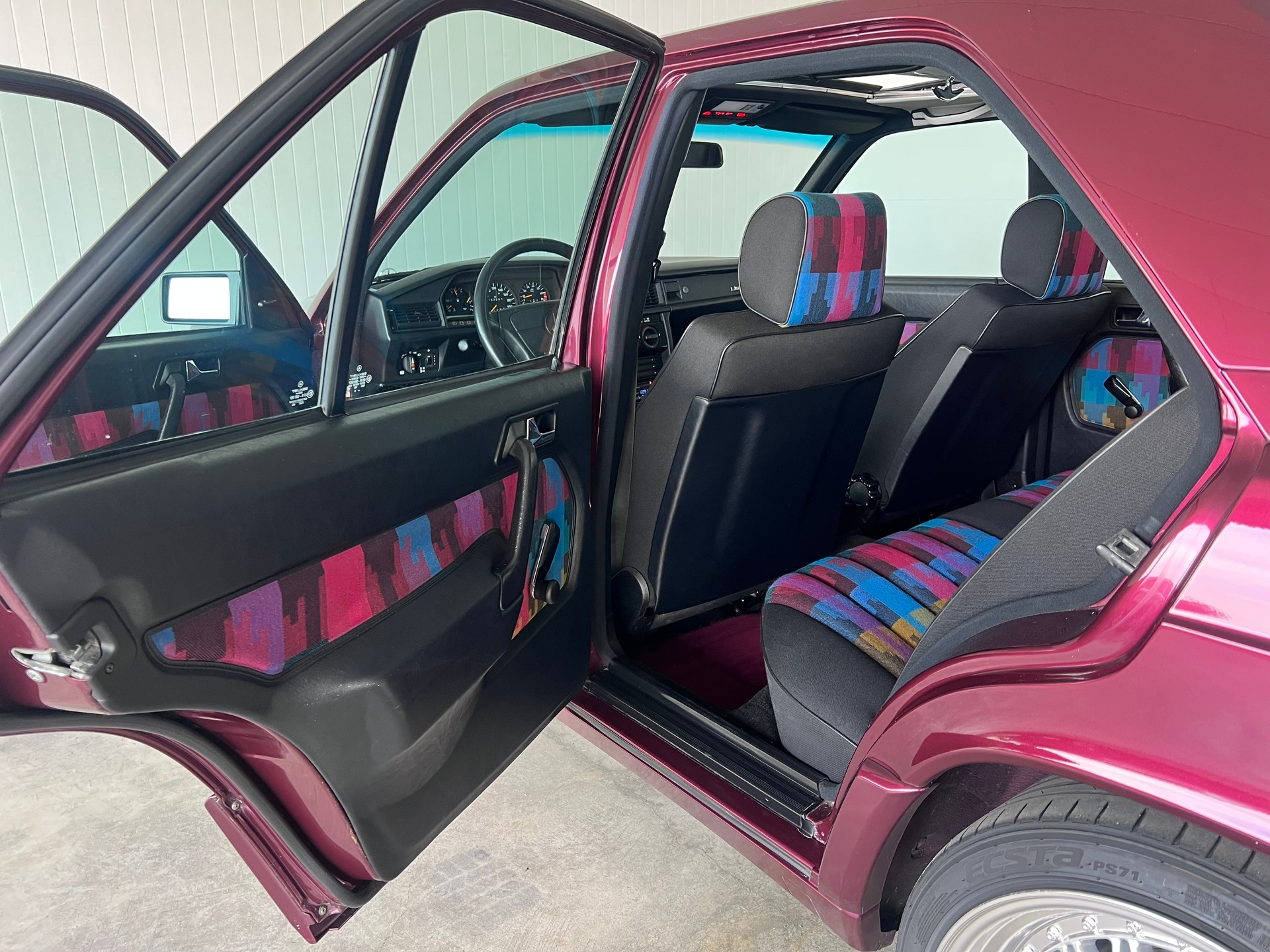 MERCEDES-BENZ 190 E 1.8 Avantgarde Rosso Nr. 45/280-image-15