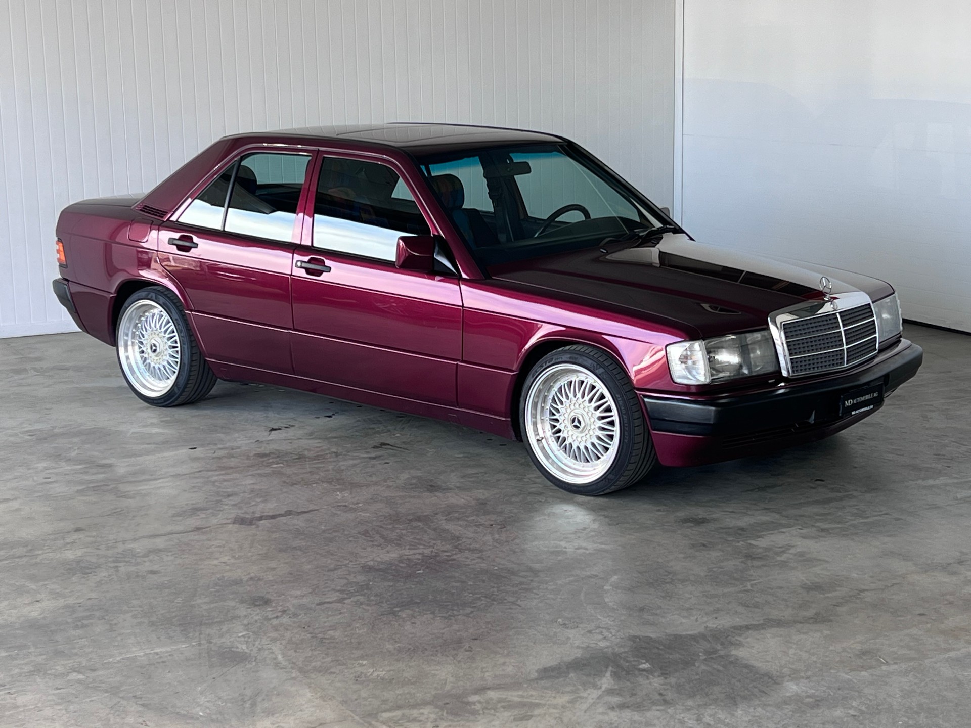 MERCEDES-BENZ 190 E 1.8 Avantgarde Rosso Nr. 45/280-showroom-element-1