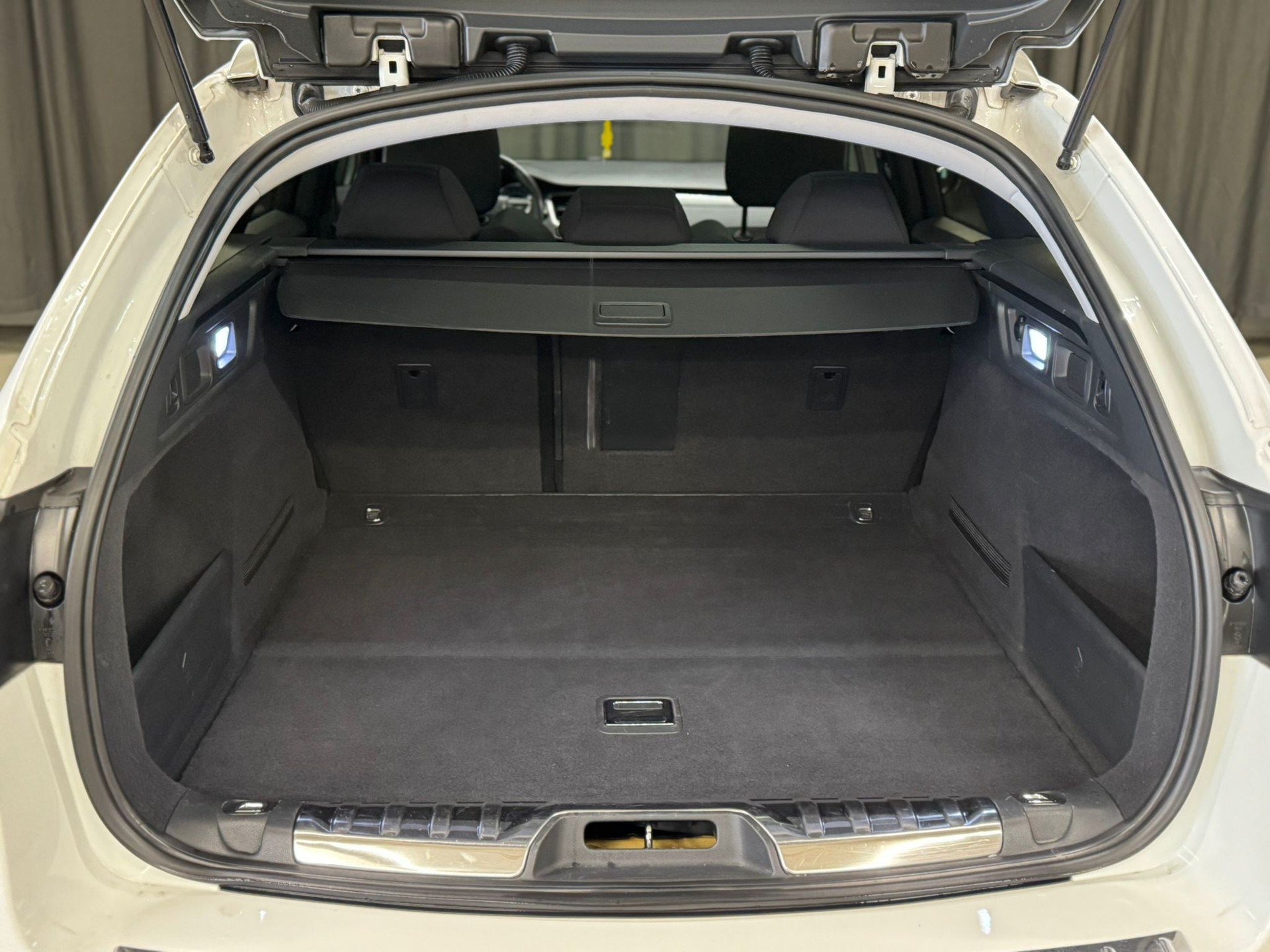 PEUGEOT 508 SW 2.0 HDI Business-image-15