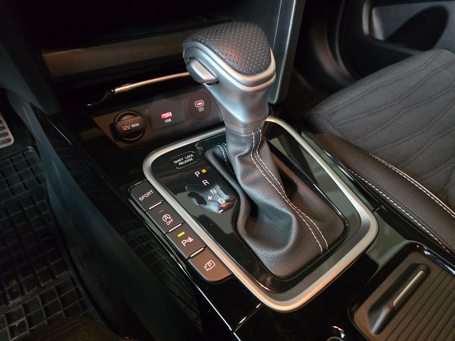 KIA ProCeed 1.5 T-GDi MHEV GT-Line DCT-image-19