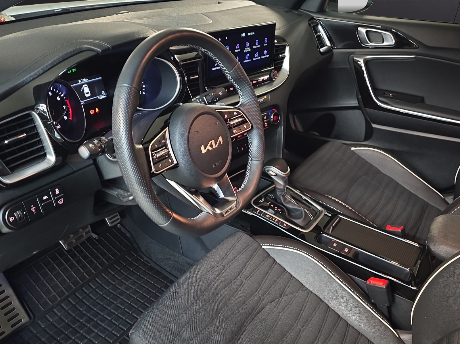 KIA ProCeed 1.5 T-GDi MHEV GT-Line DCT-image-9
