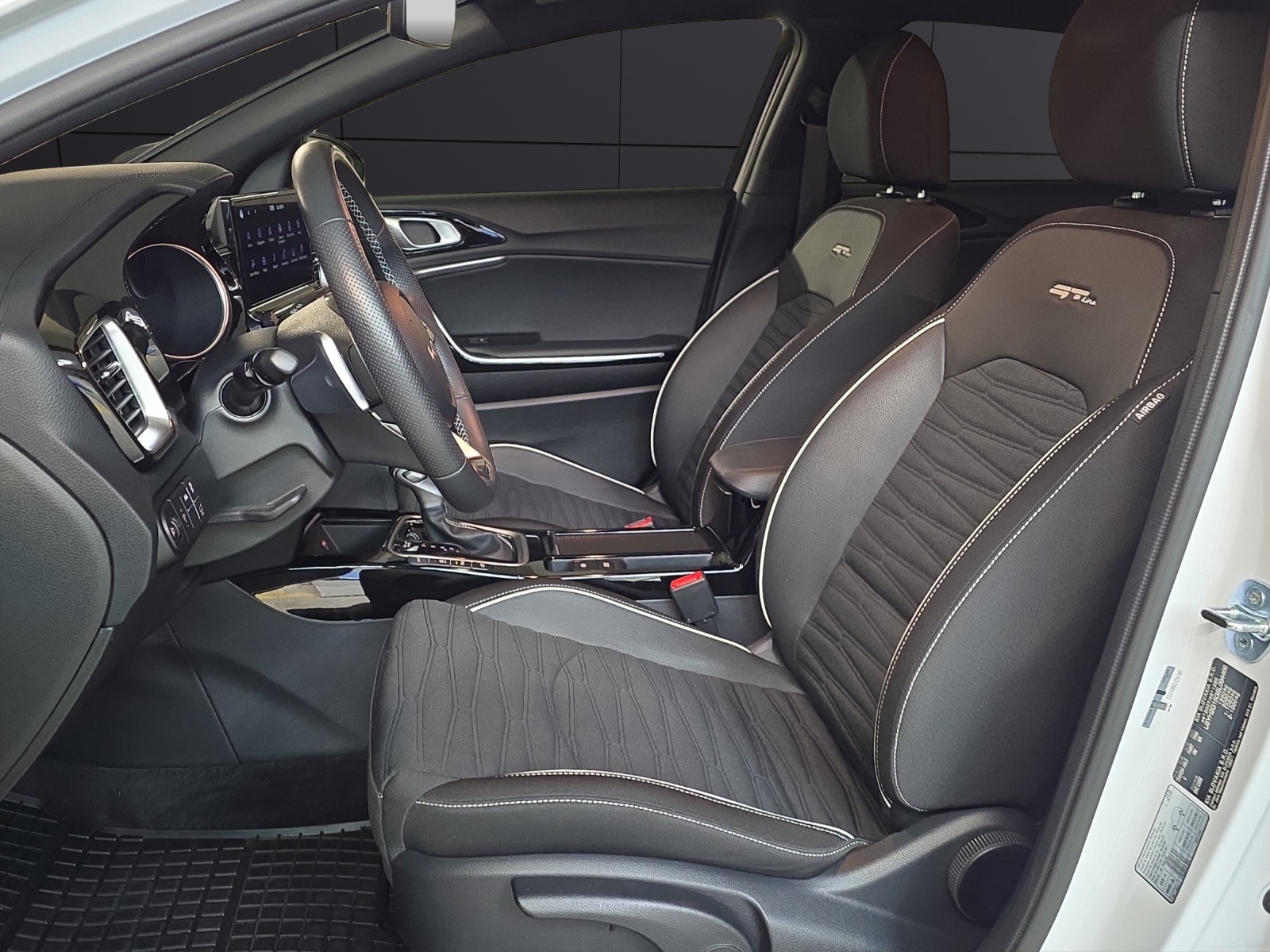 KIA ProCeed 1.5 T-GDi MHEV GT-Line DCT-image-8