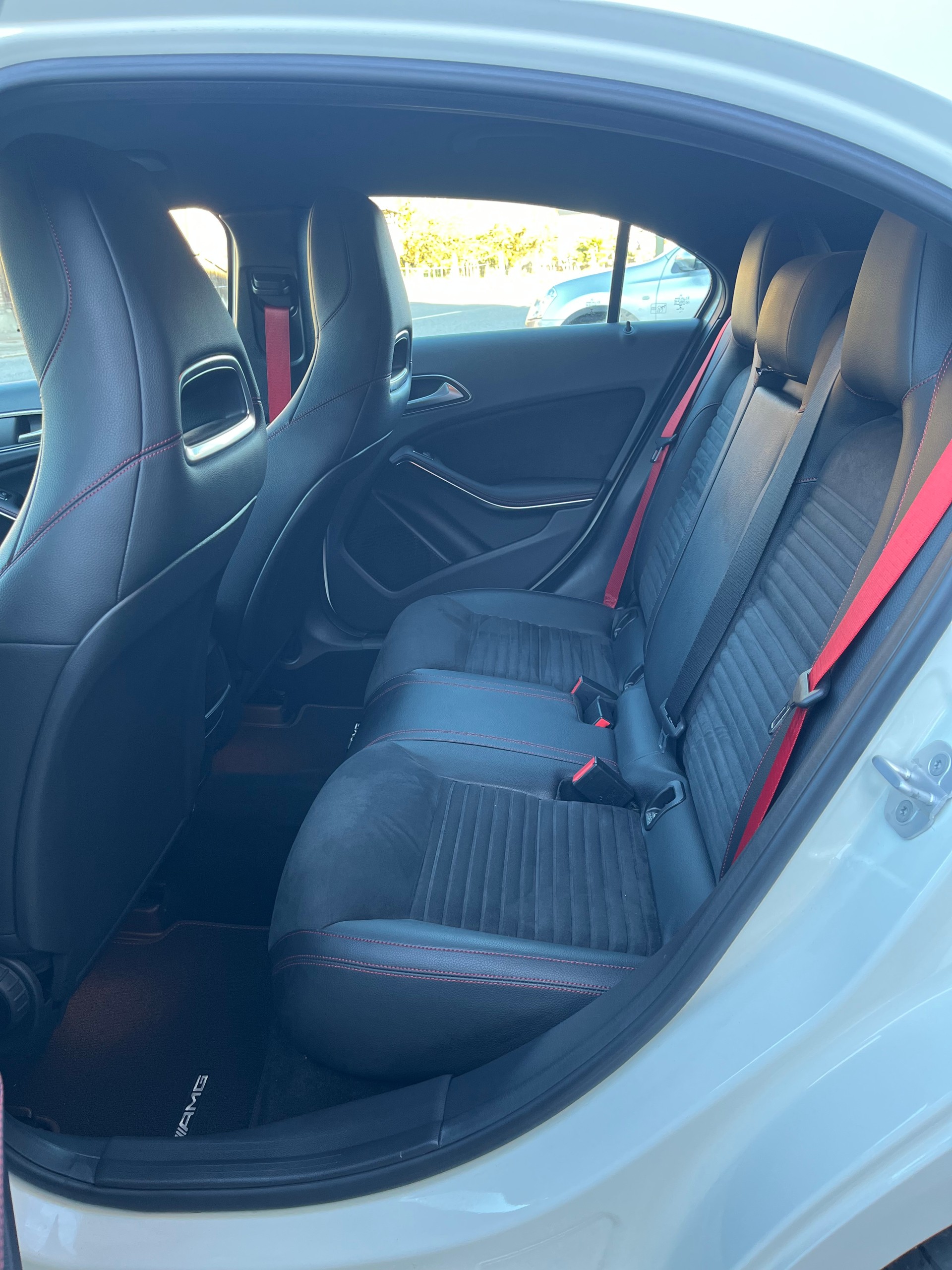 MERCEDES-BENZ A 250 AMG Line 4Matic 7G-DCT / Frisch ab MFK & Service / 1.Hand-image-6