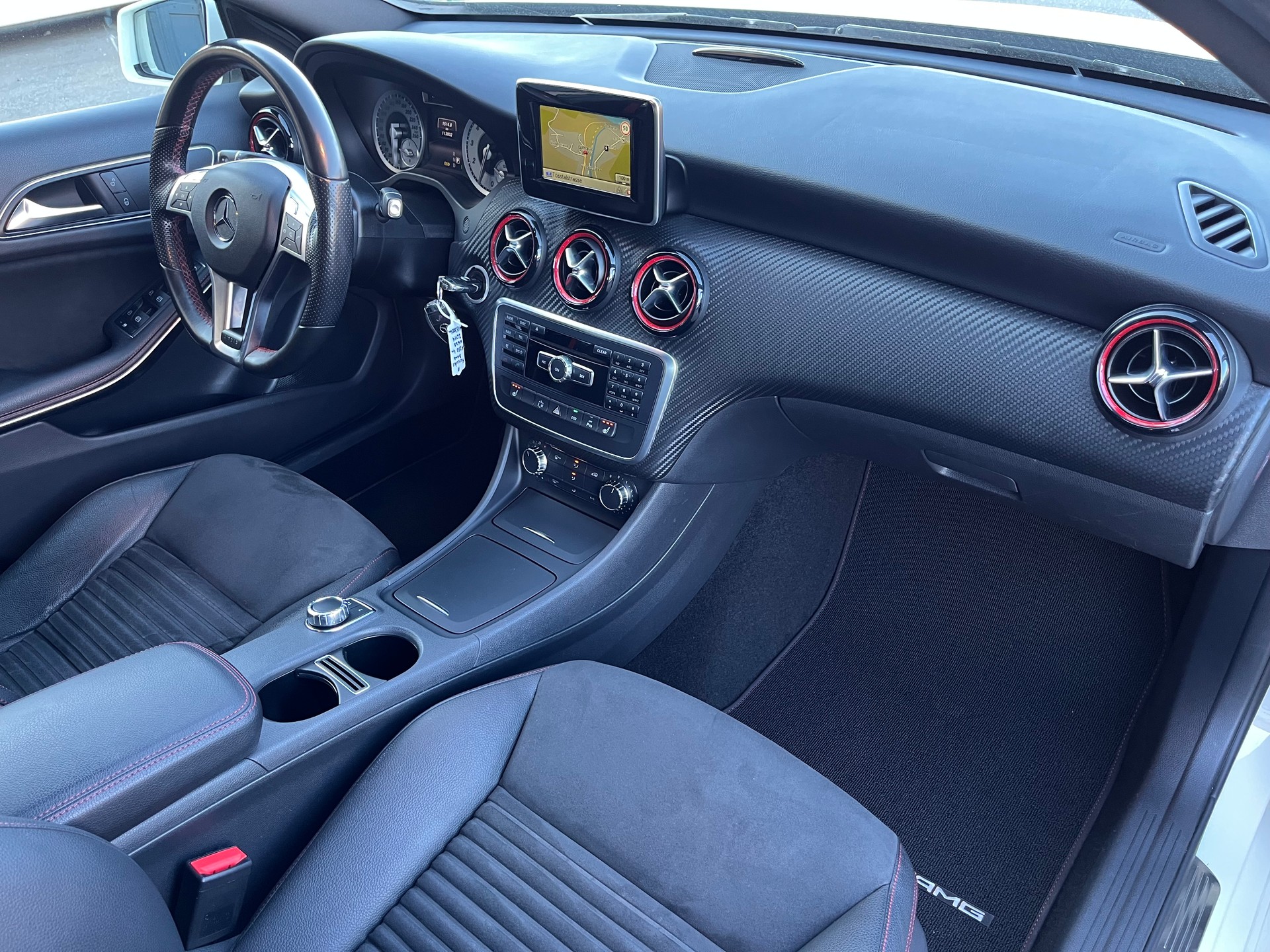 MERCEDES-BENZ A 250 AMG Line 4Matic 7G-DCT / Frisch ab MFK & Service / 1.Hand-image-13