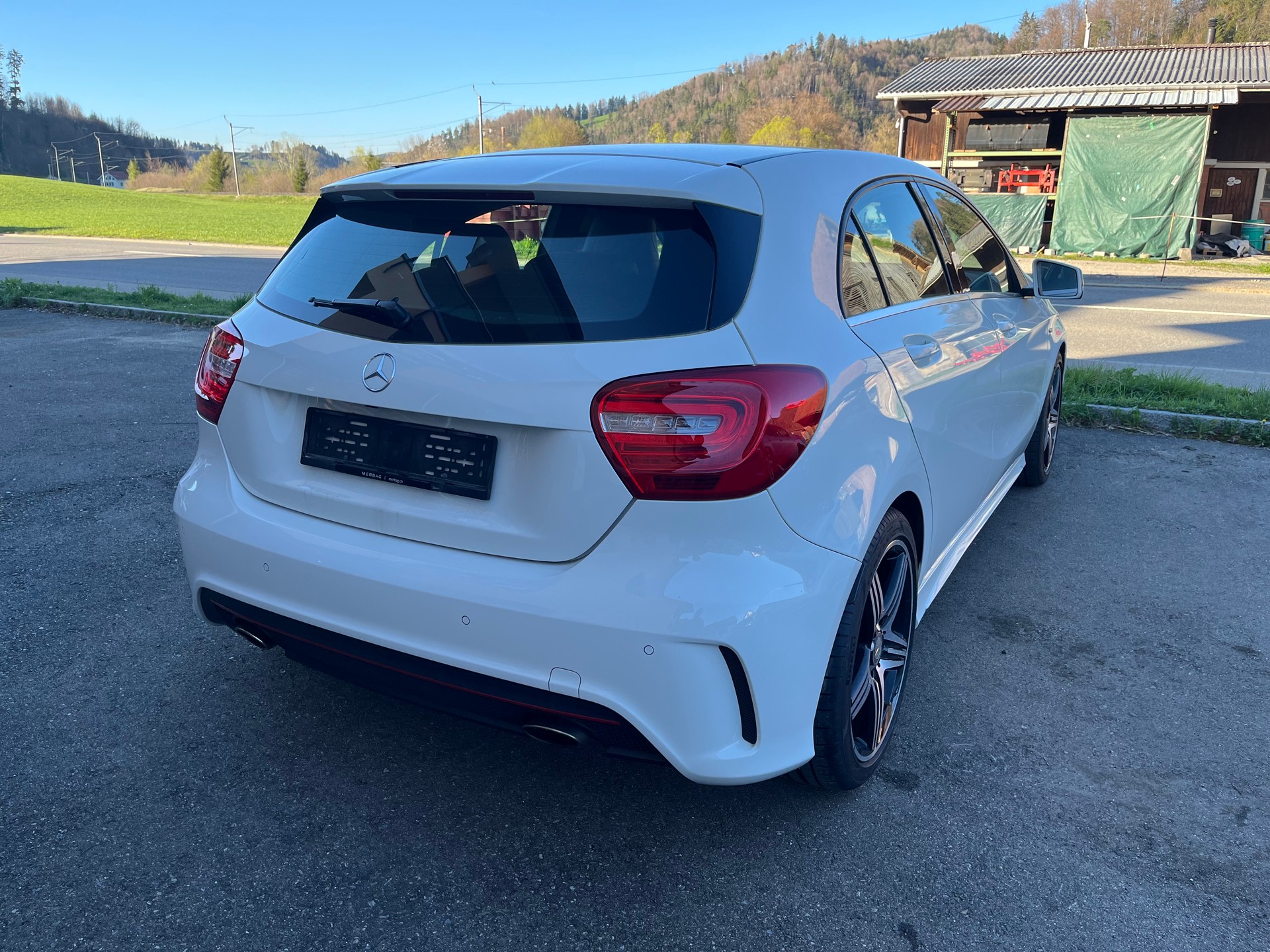 MERCEDES-BENZ A 250 AMG Line 4Matic 7G-DCT / Frisch ab MFK & Service / 1.Hand-image-3