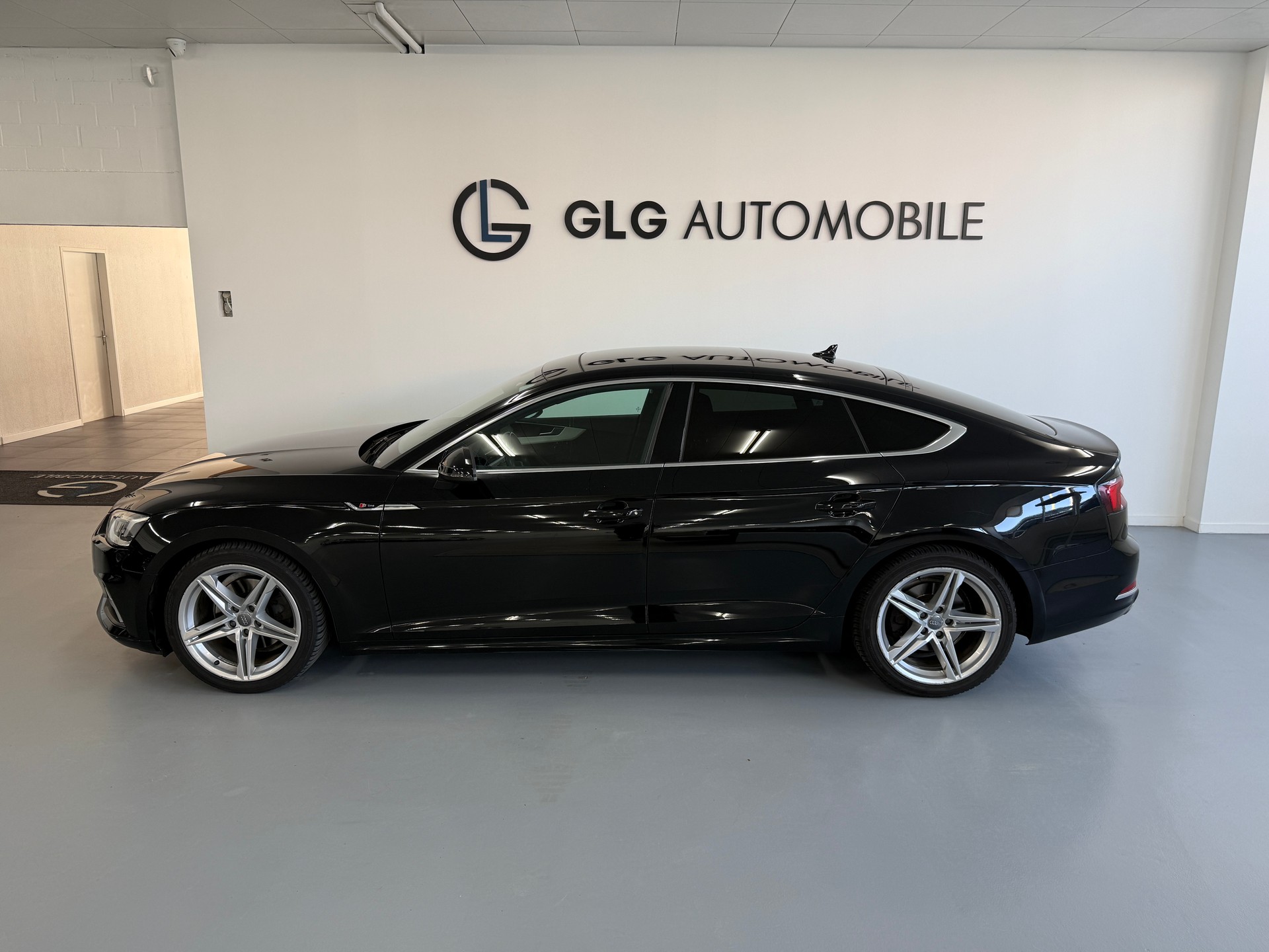 AUDI A5 Sportback 40 TFSI Sport S-tronic-showroom-element-1