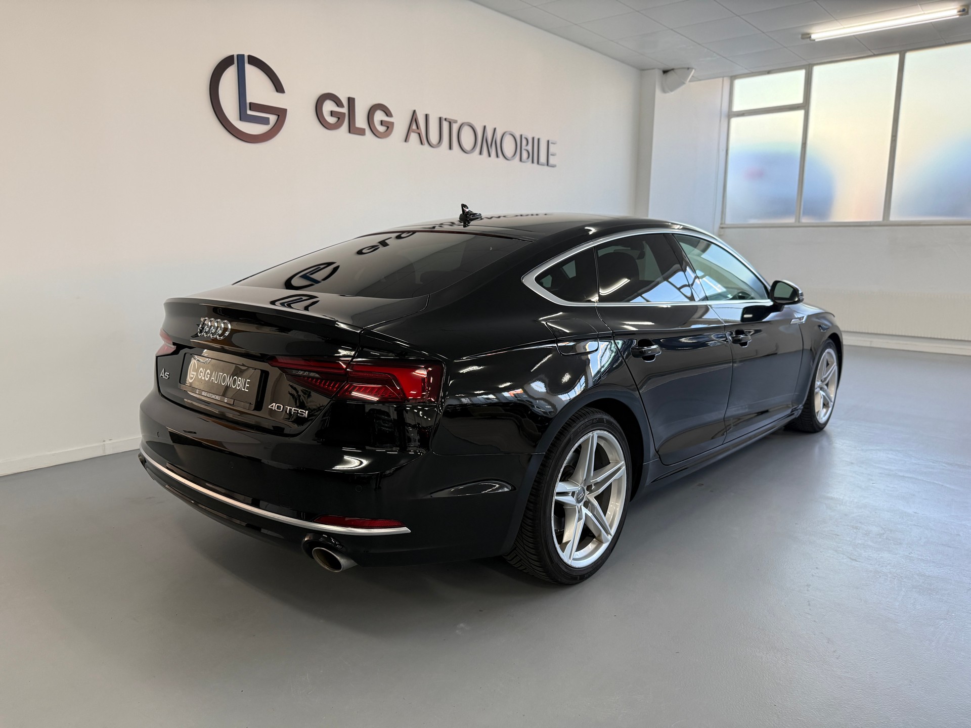 AUDI A5 Sportback 40 TFSI Sport S-tronic-showroom-element-3