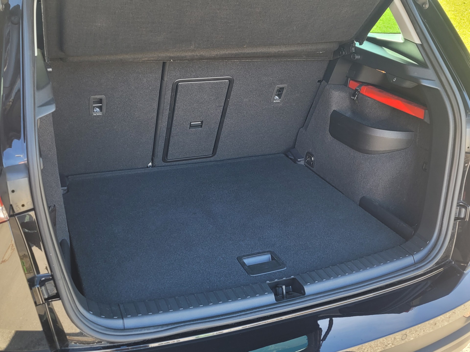 SKODA Karoq 2.0 TDI CR Selection 4x4 DSG *Anhängerkupplung+Garantie*-image-6