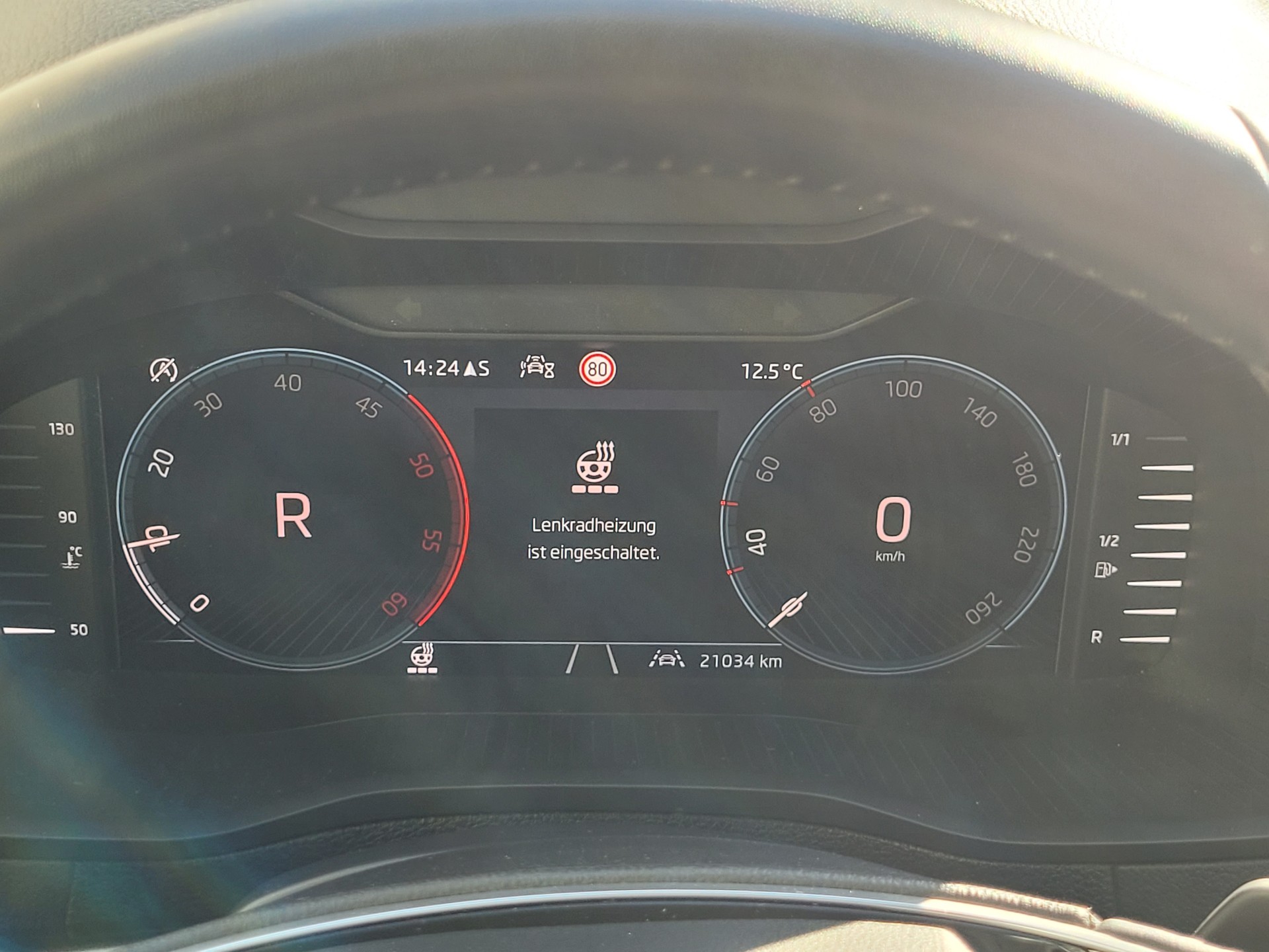 SKODA Karoq 2.0 TDI CR Selection 4x4 DSG *Anhängerkupplung+Garantie*-image-10
