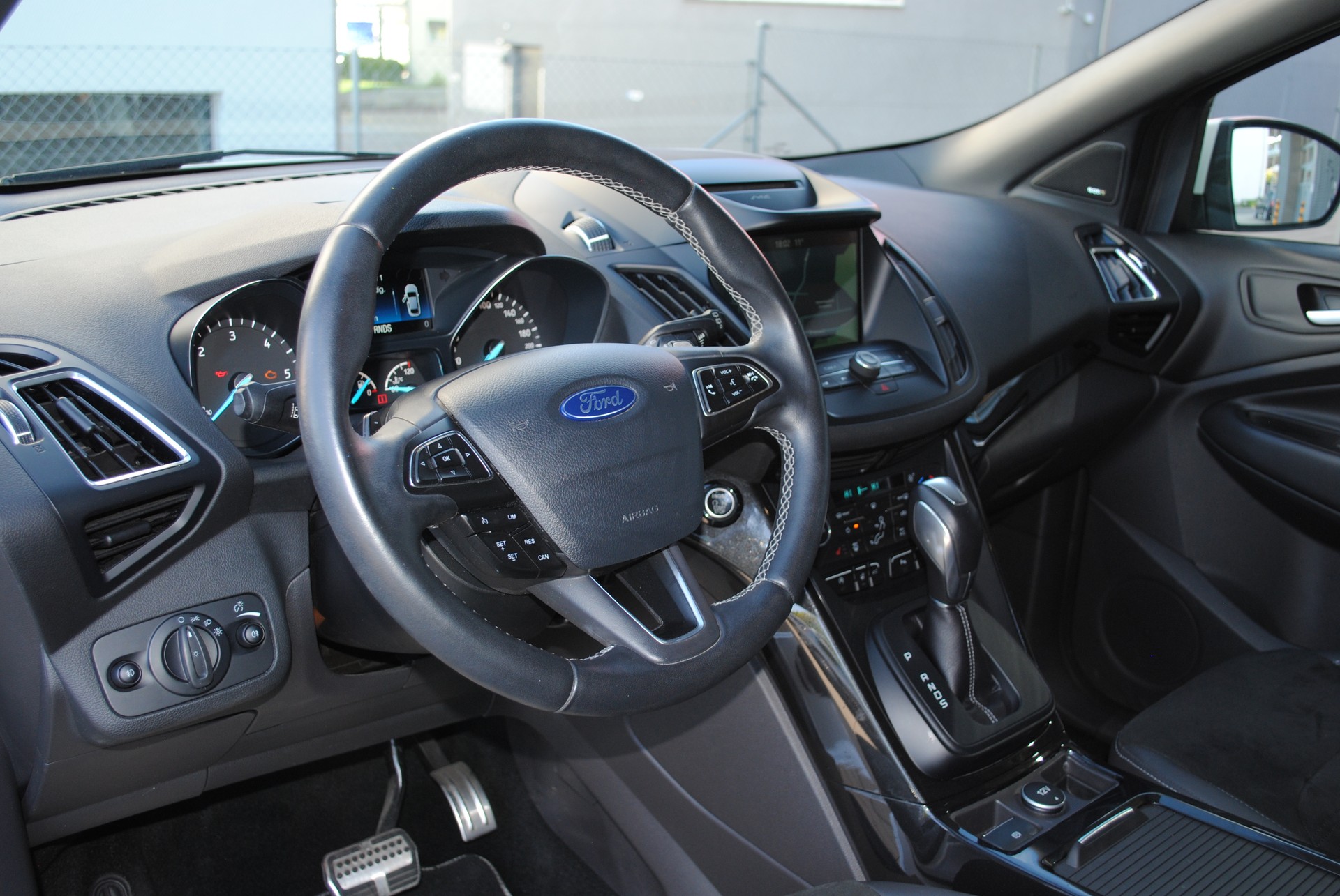 FORD Kuga 2.0 TDCi ST Line 4WD PowerShift-image-11