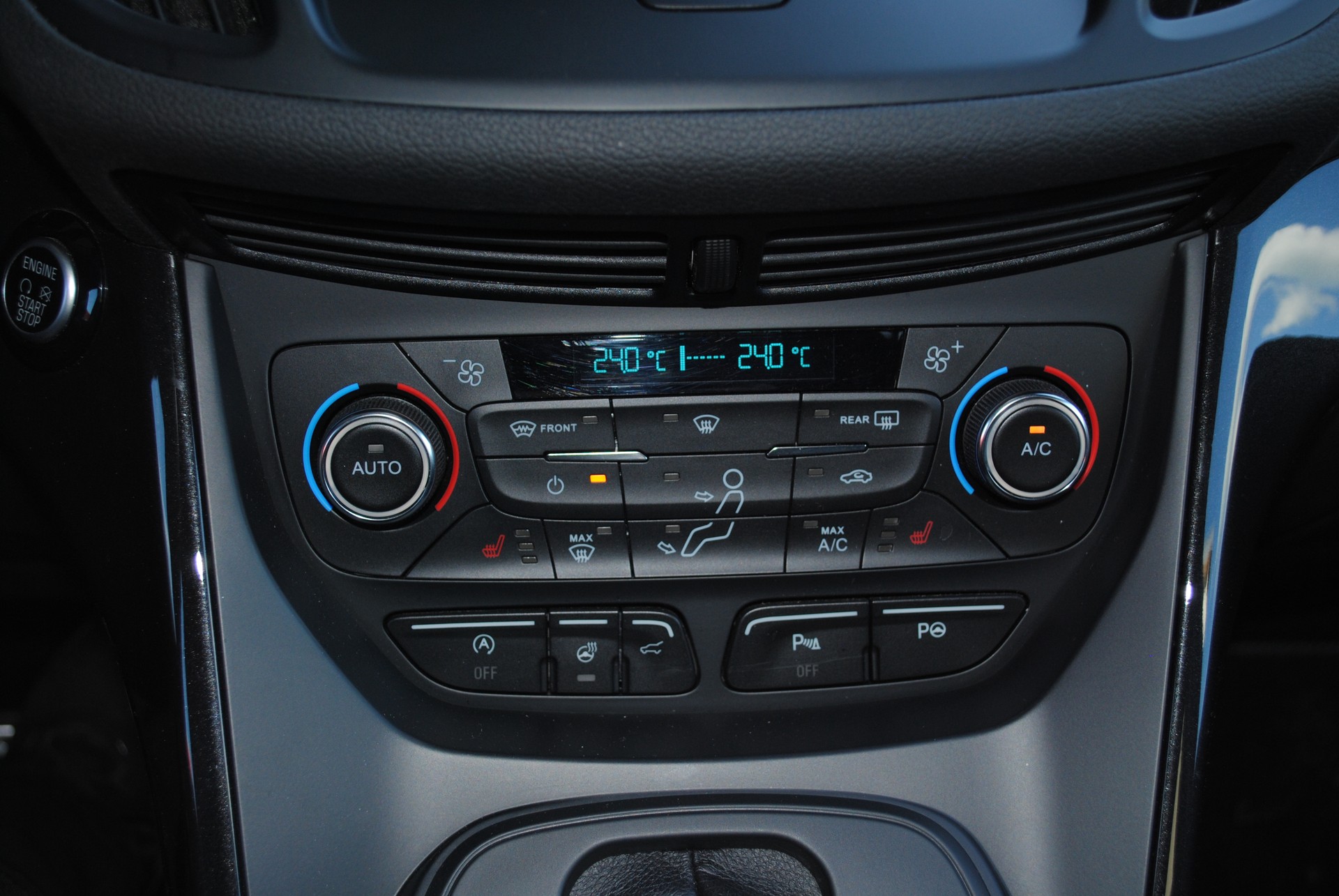 FORD Kuga 2.0 TDCi ST Line 4WD PowerShift-image-13