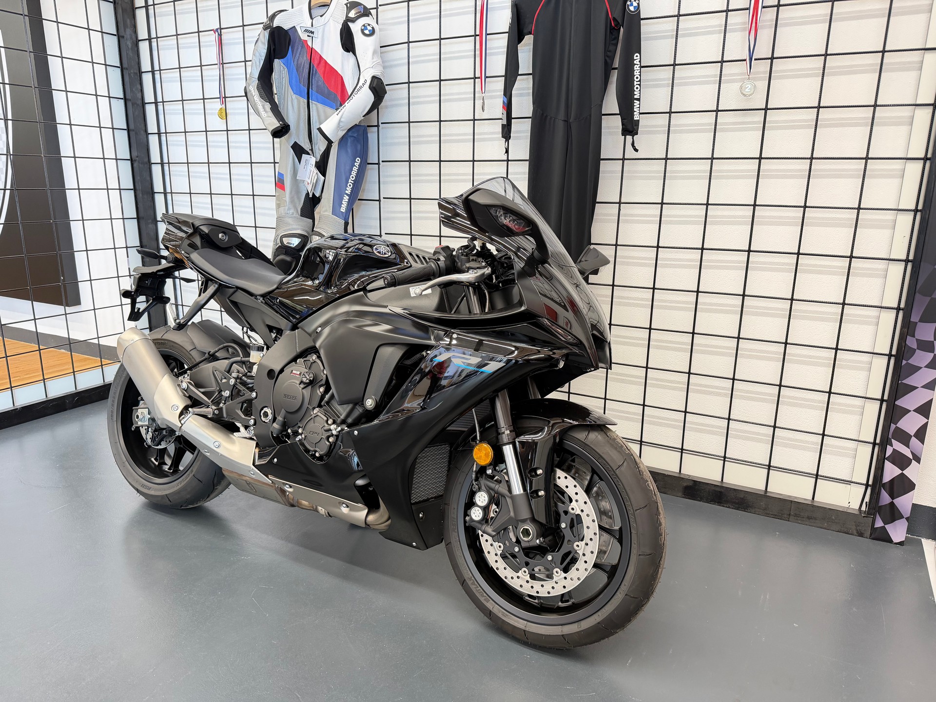 YAMAHA YZF-R1 ABS-image-1