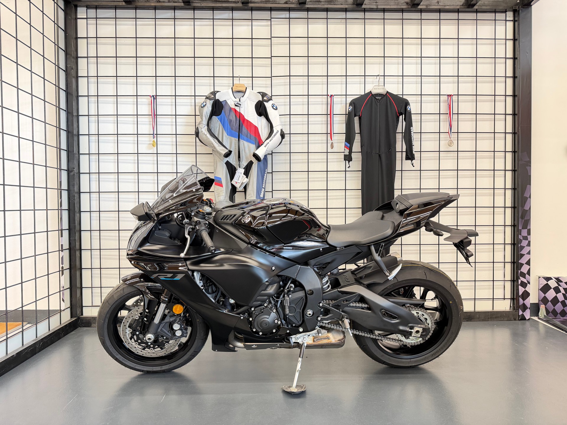 YAMAHA YZF-R1 ABS-image-3
