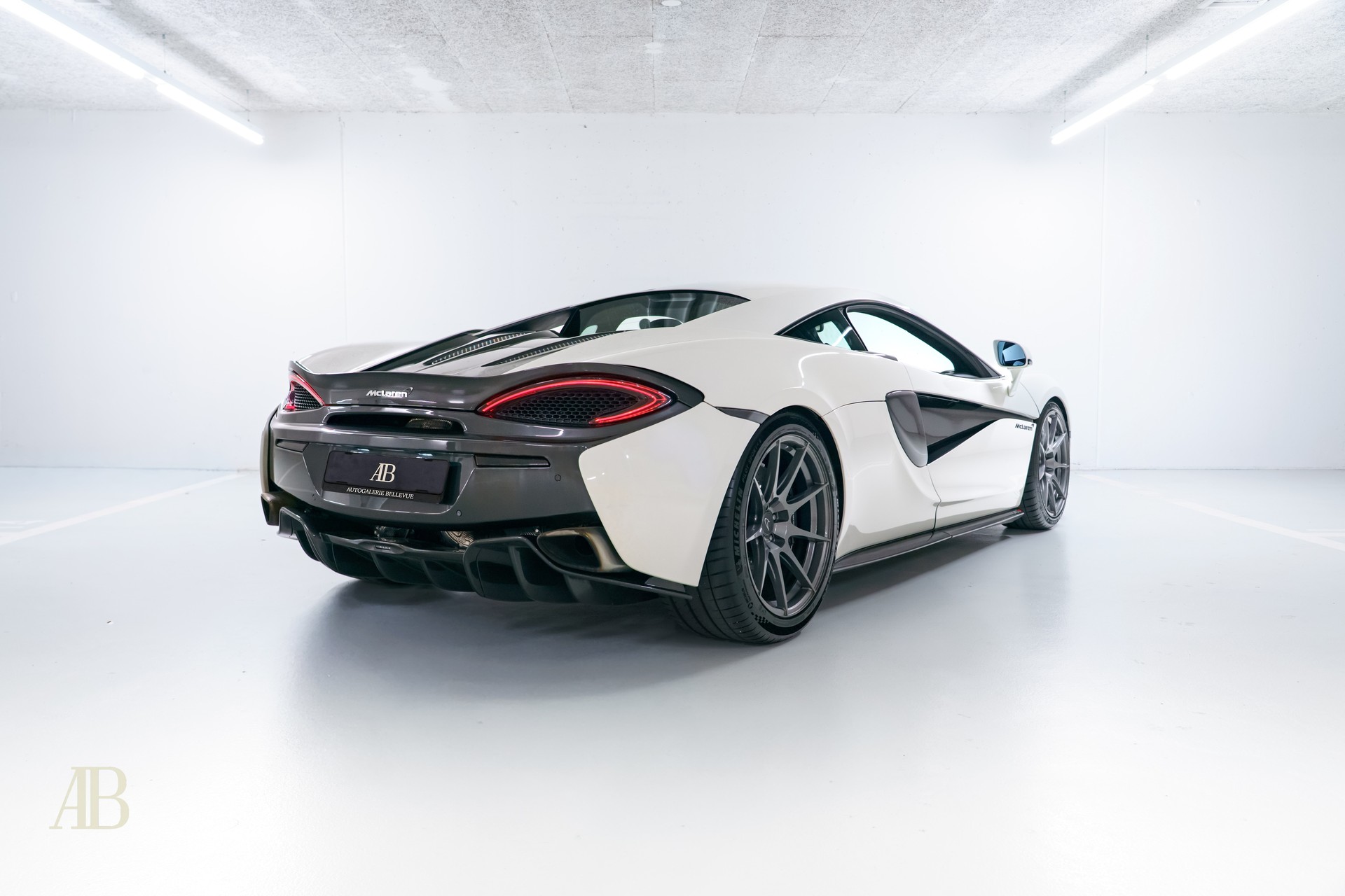 McLAREN 570S Coupé 3.8 V8 SSG-image-8
