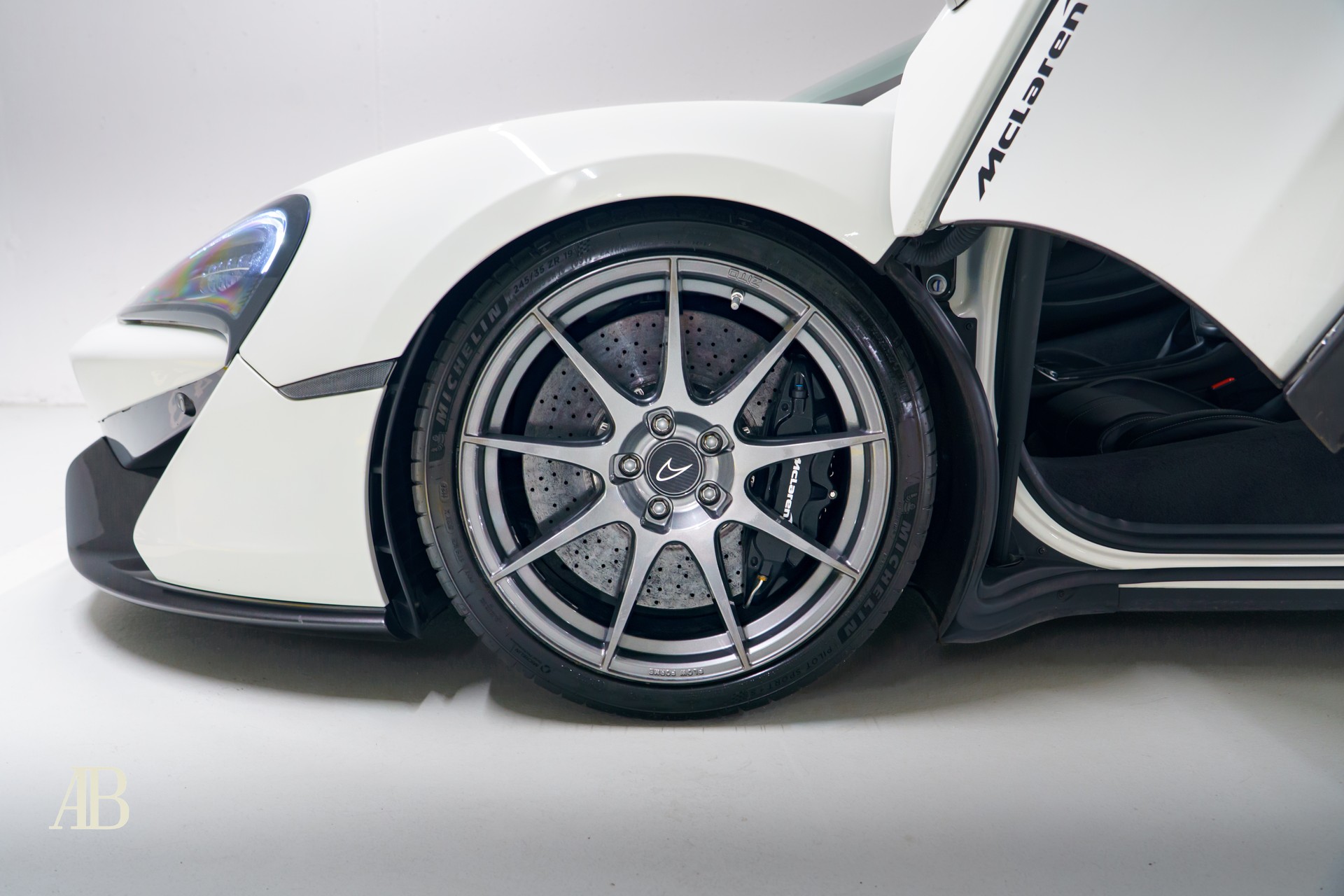 McLAREN 570S Coupé 3.8 V8 SSG-image-5