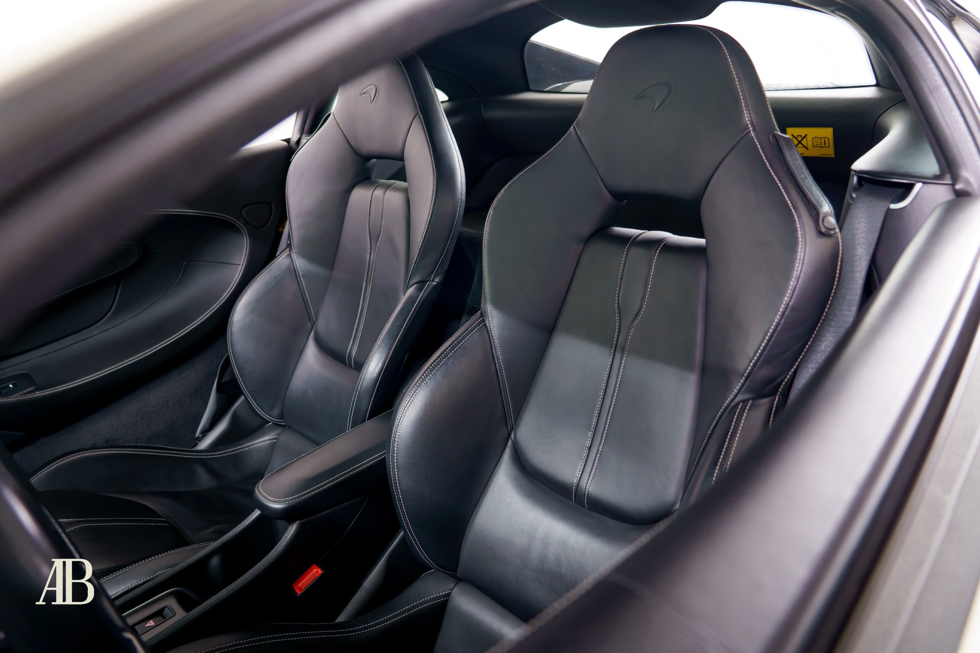 McLAREN 570S Coupé 3.8 V8 SSG-image-13