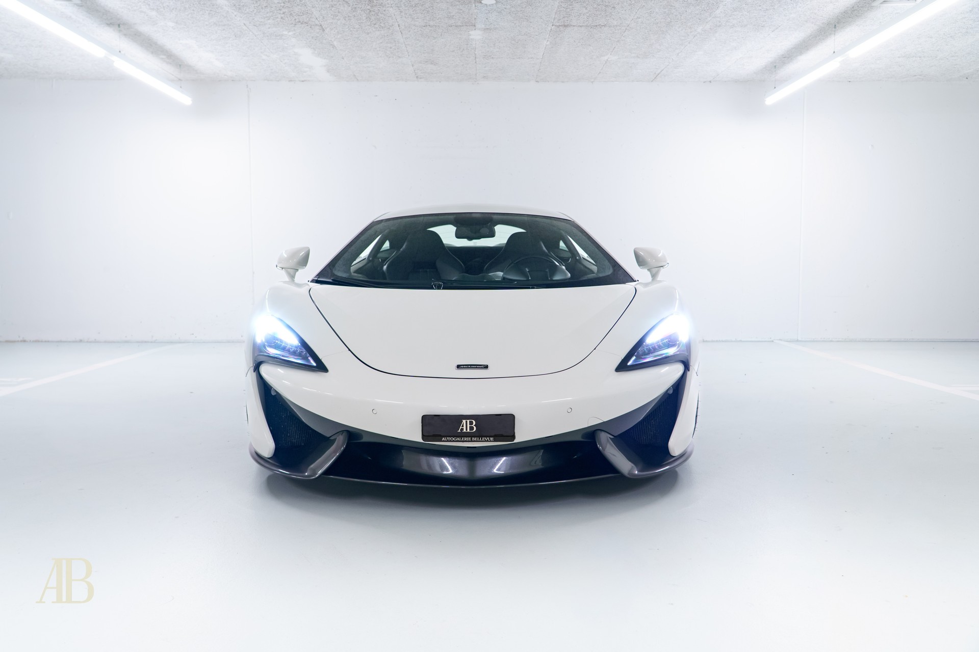 McLAREN 570S Coupé 3.8 V8 SSG-image-2
