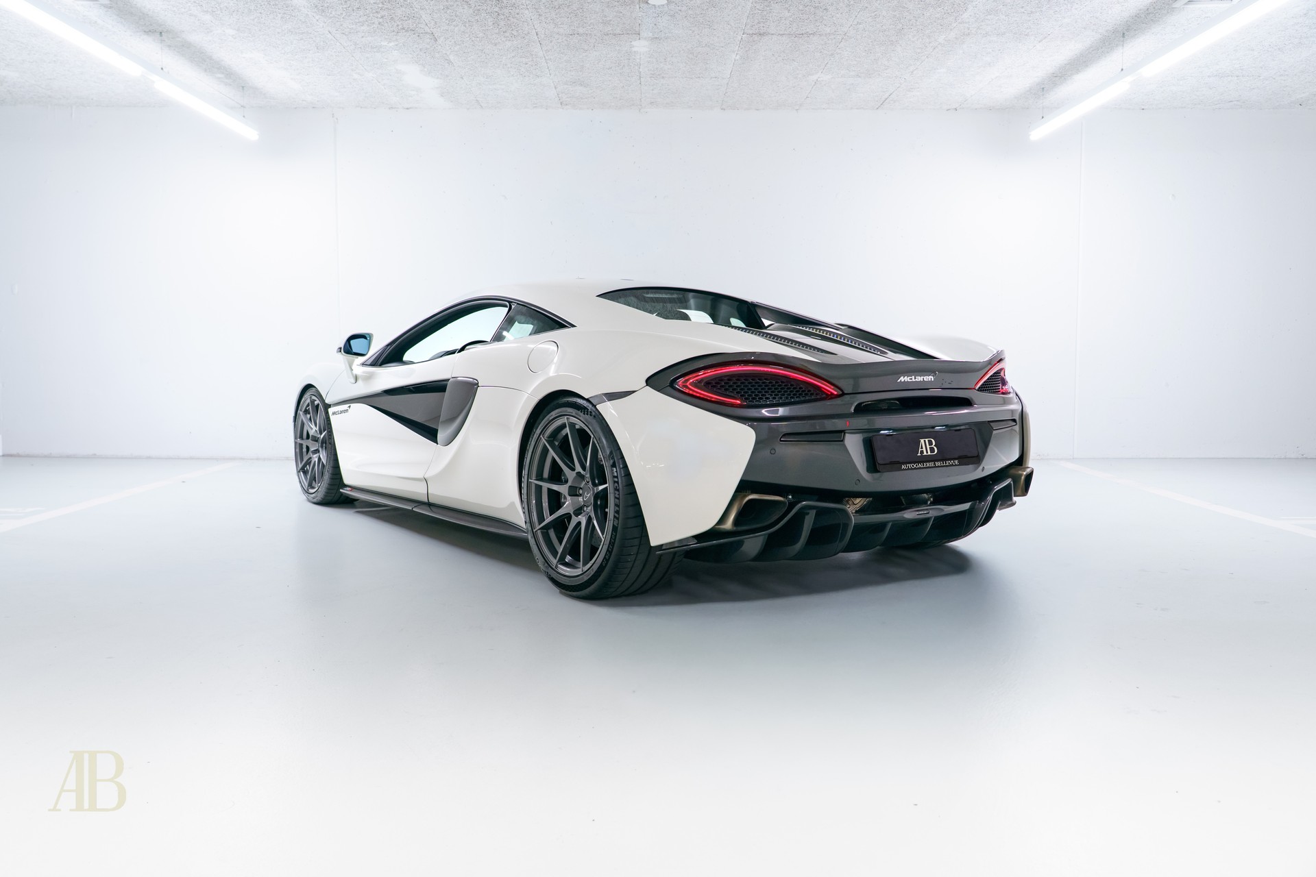 McLAREN 570S Coupé 3.8 V8 SSG-image-6