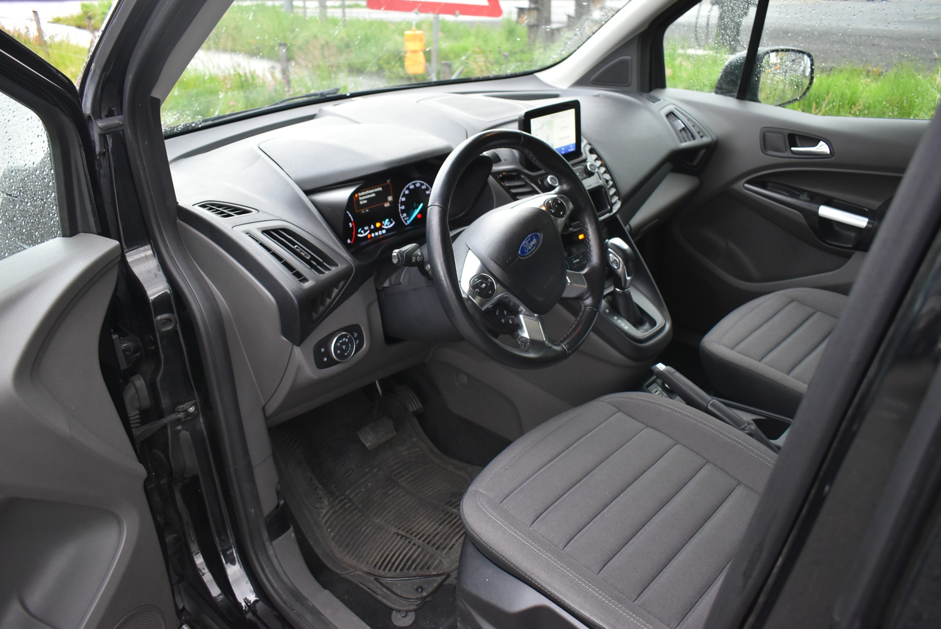 FORD Grand Tourneo Connect 1.5 EcoBlue Titanium Automat-image-1