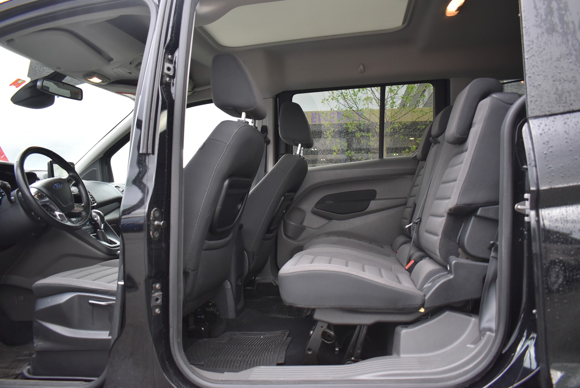 FORD Grand Tourneo Connect 1.5 EcoBlue Titanium Automat-image-2