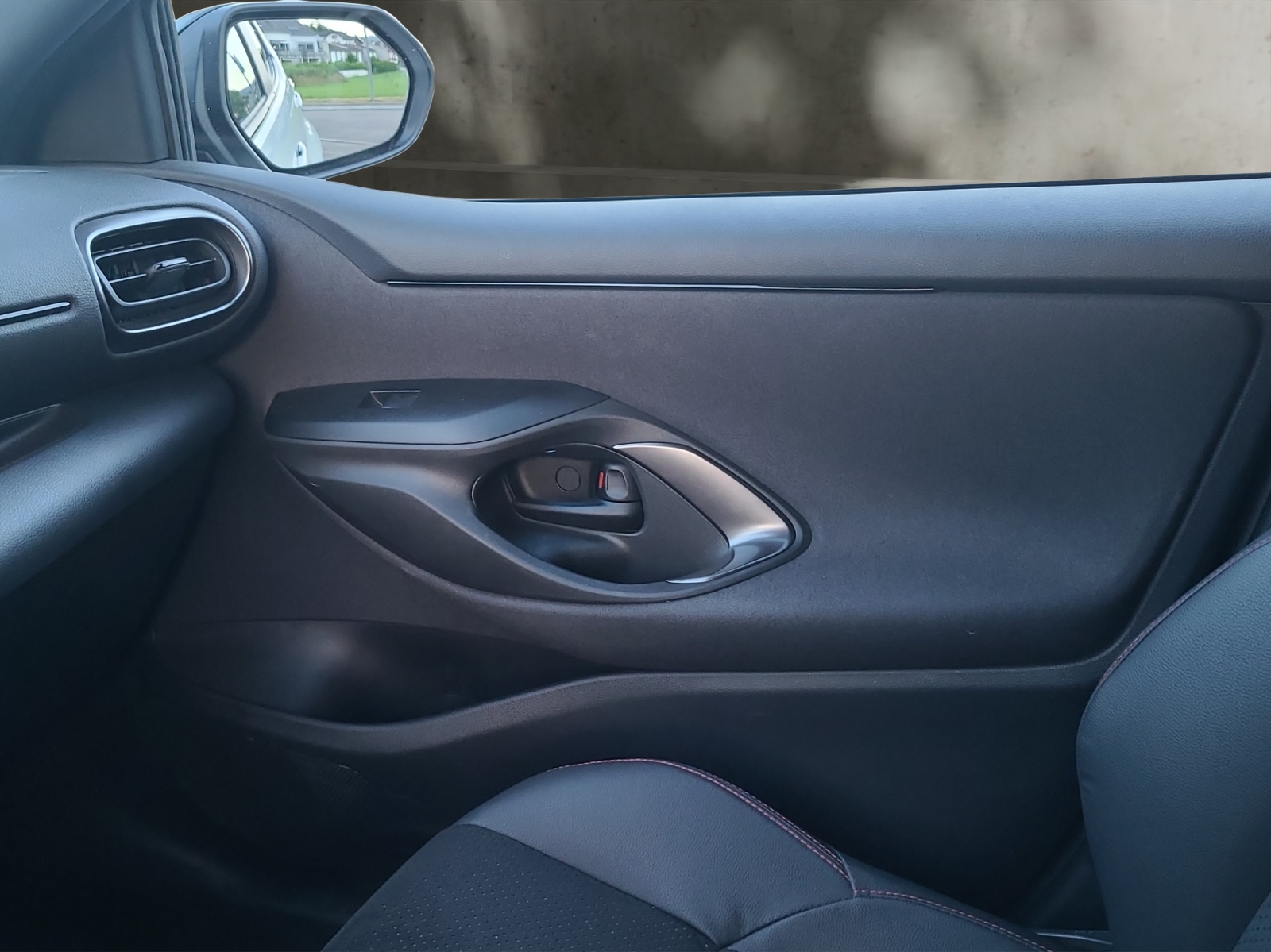 TOYOTA Yaris 1.5 GR Sport e-CVT-image-14