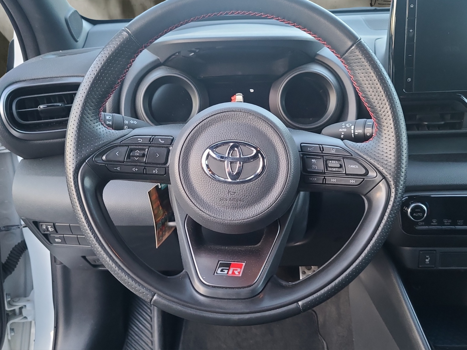 TOYOTA Yaris 1.5 GR Sport e-CVT-image-4