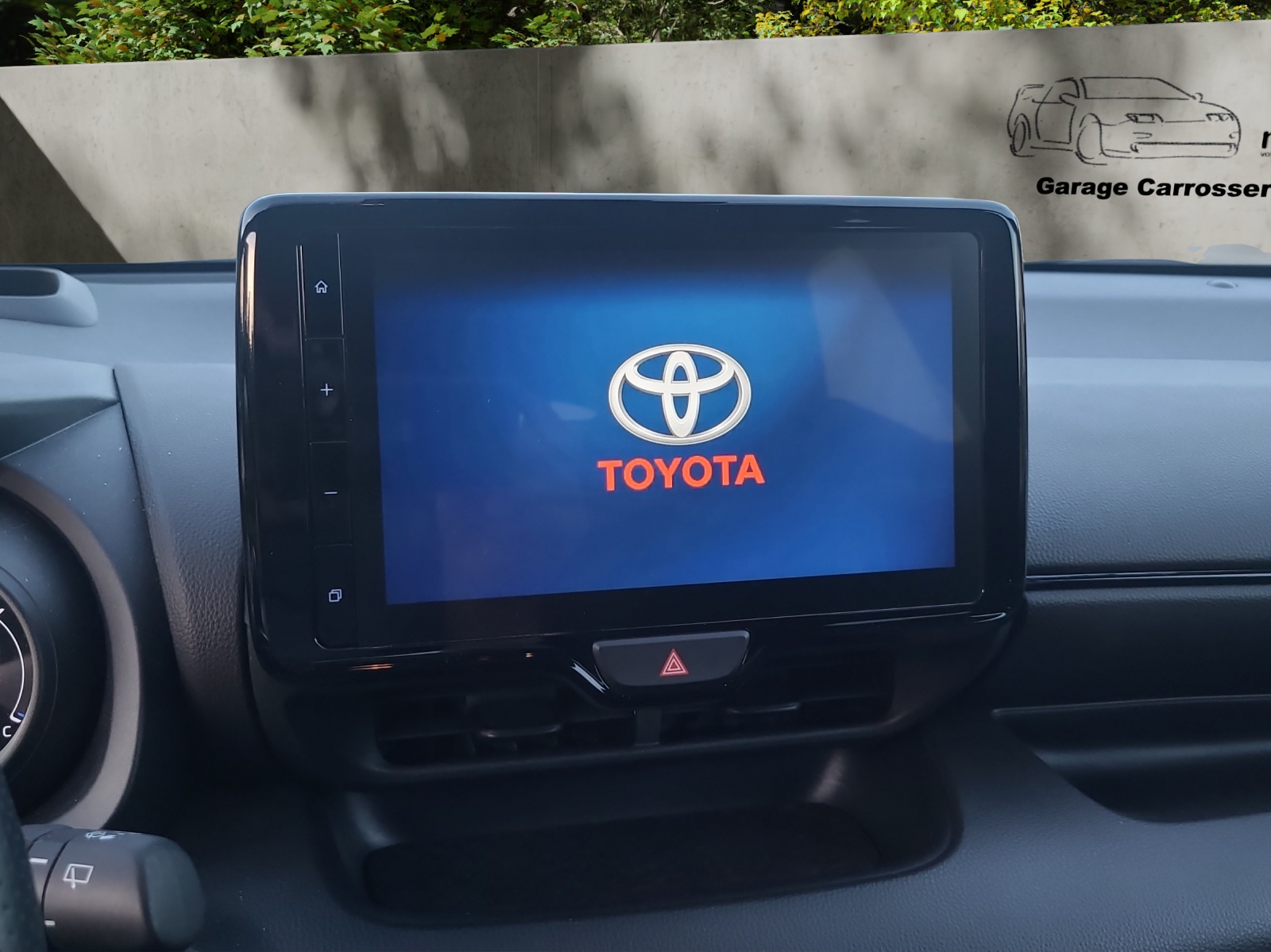 TOYOTA Yaris 1.5 GR Sport e-CVT-image-17
