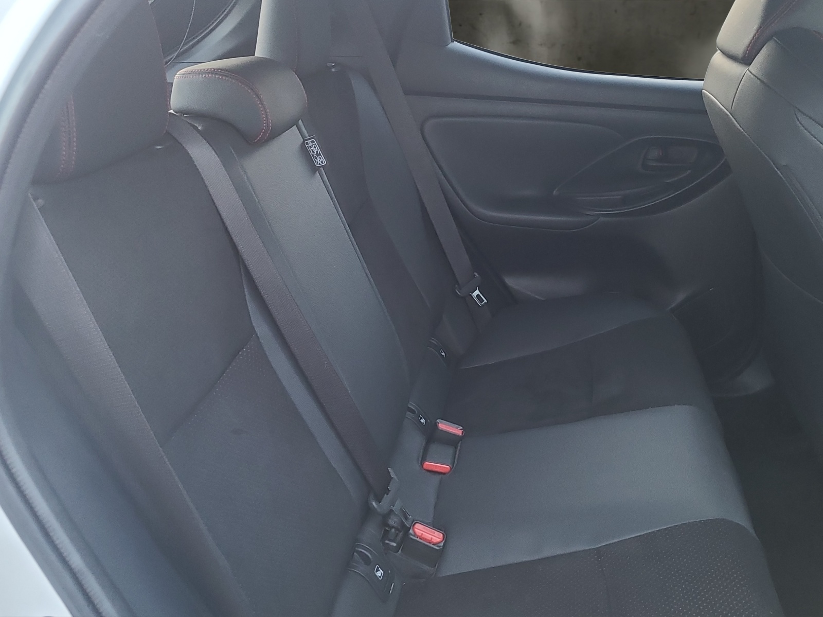 TOYOTA Yaris 1.5 GR Sport e-CVT-image-12