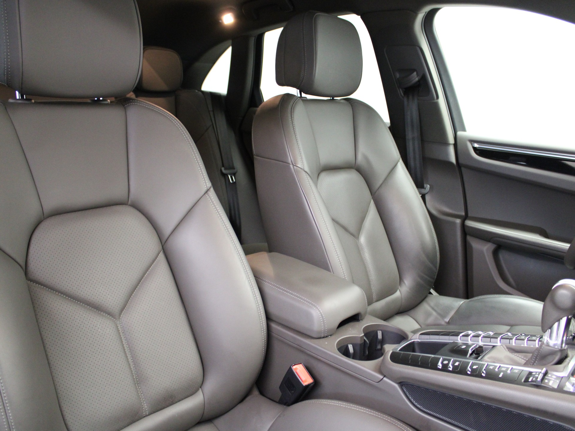 PORSCHE Macan S PDK-image-6